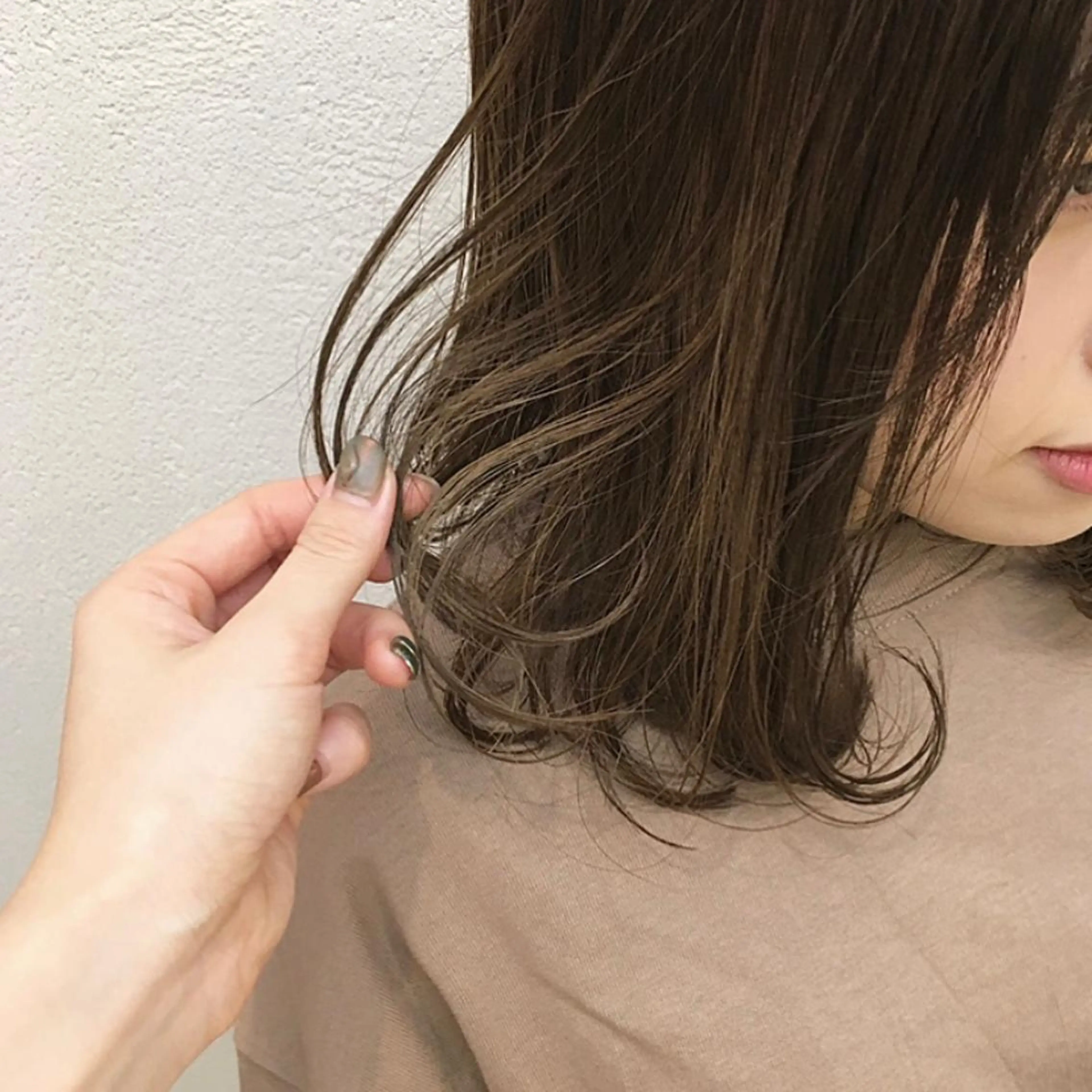 ミディアム カラー アッシュ H梅田 / 811 堀本菜奈のヘアスタイル