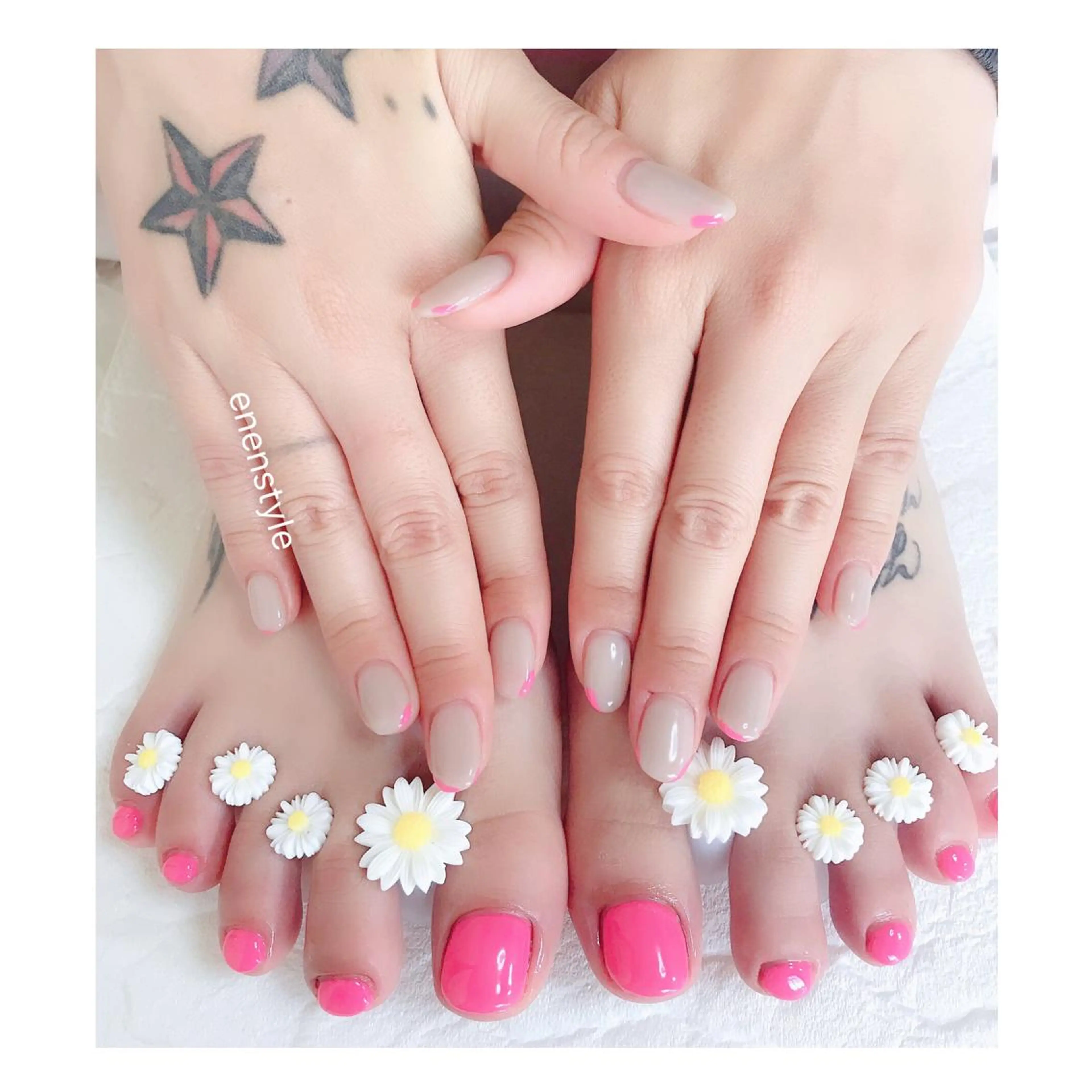 ショート ネイル フットネイル ジェルネイル ニュアンスネイル オフィスネイル ピンク 👑enen style👑のネイルデザイン