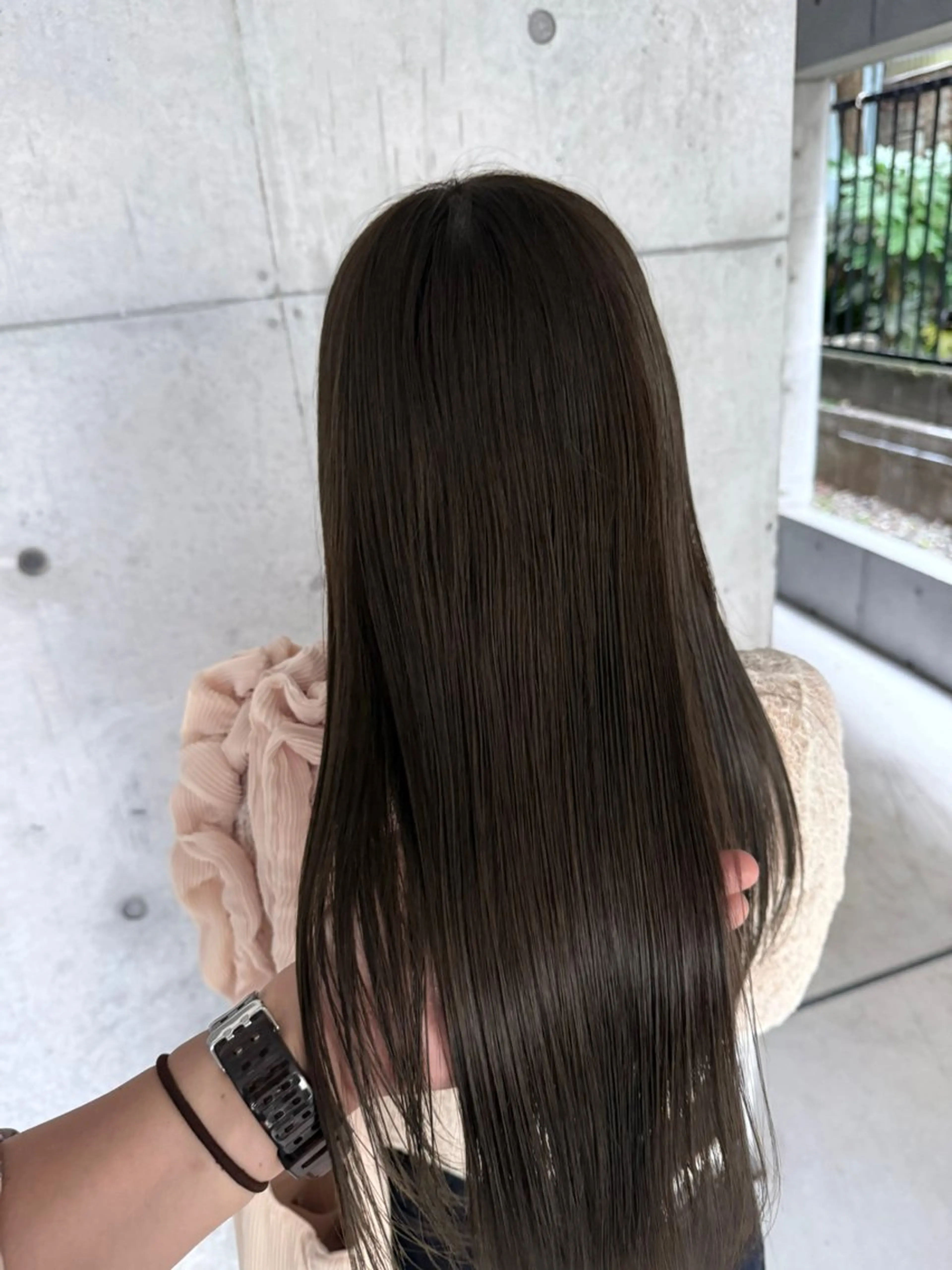 ロング カラー ロングレイヤー アッシュ ベージュカラー ブリーチ 透明感カラー カット トリートメント 誰より丁寧なカット/ 小林輝/レイヤーのヘアスタイル