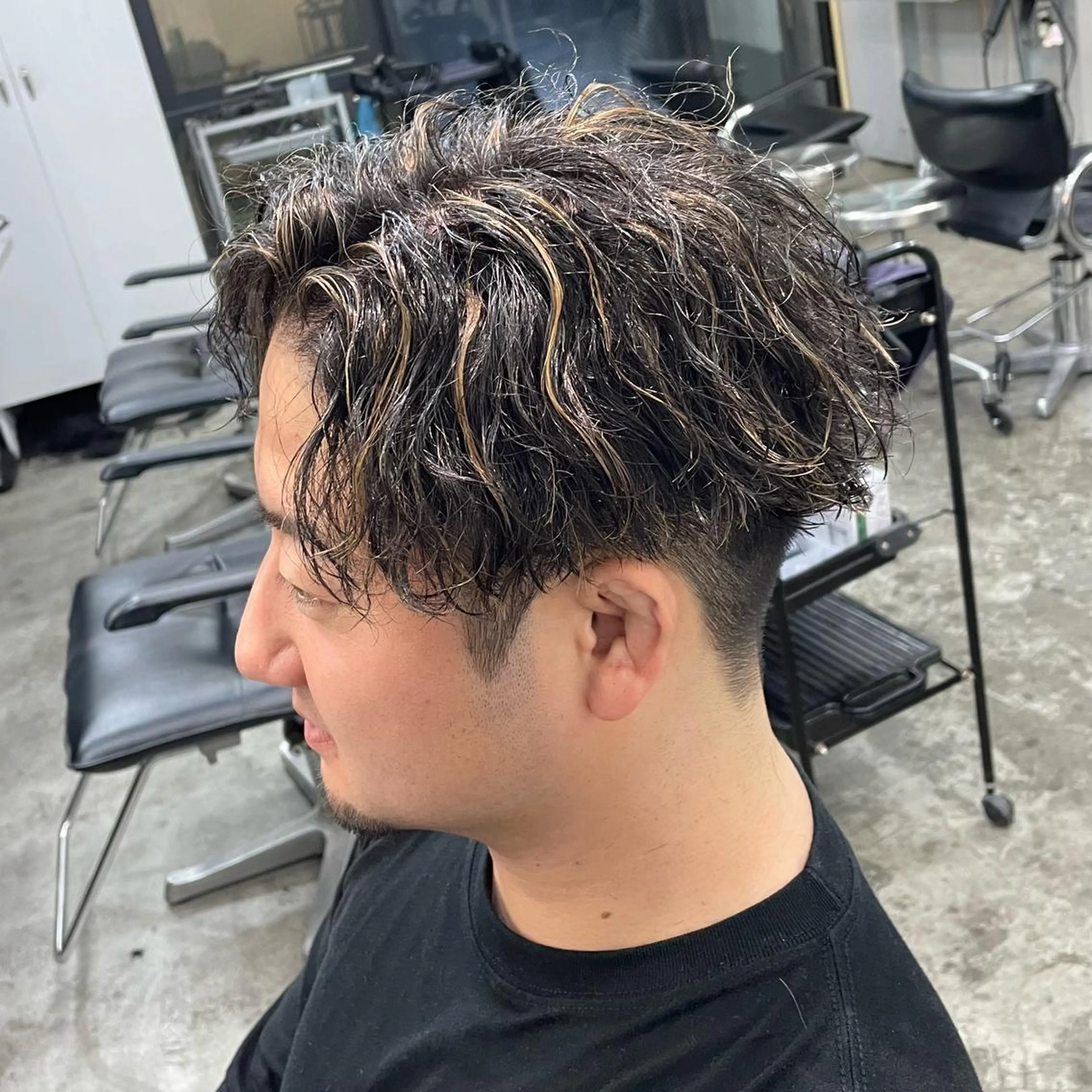 ショート カラー パーマ メンズ センターパート メンズハイライト ハイライトカラー ハイライト カット ヘアカラー パーマ メンズ特化美容師/ 藤戸 椋のヘアスタイル