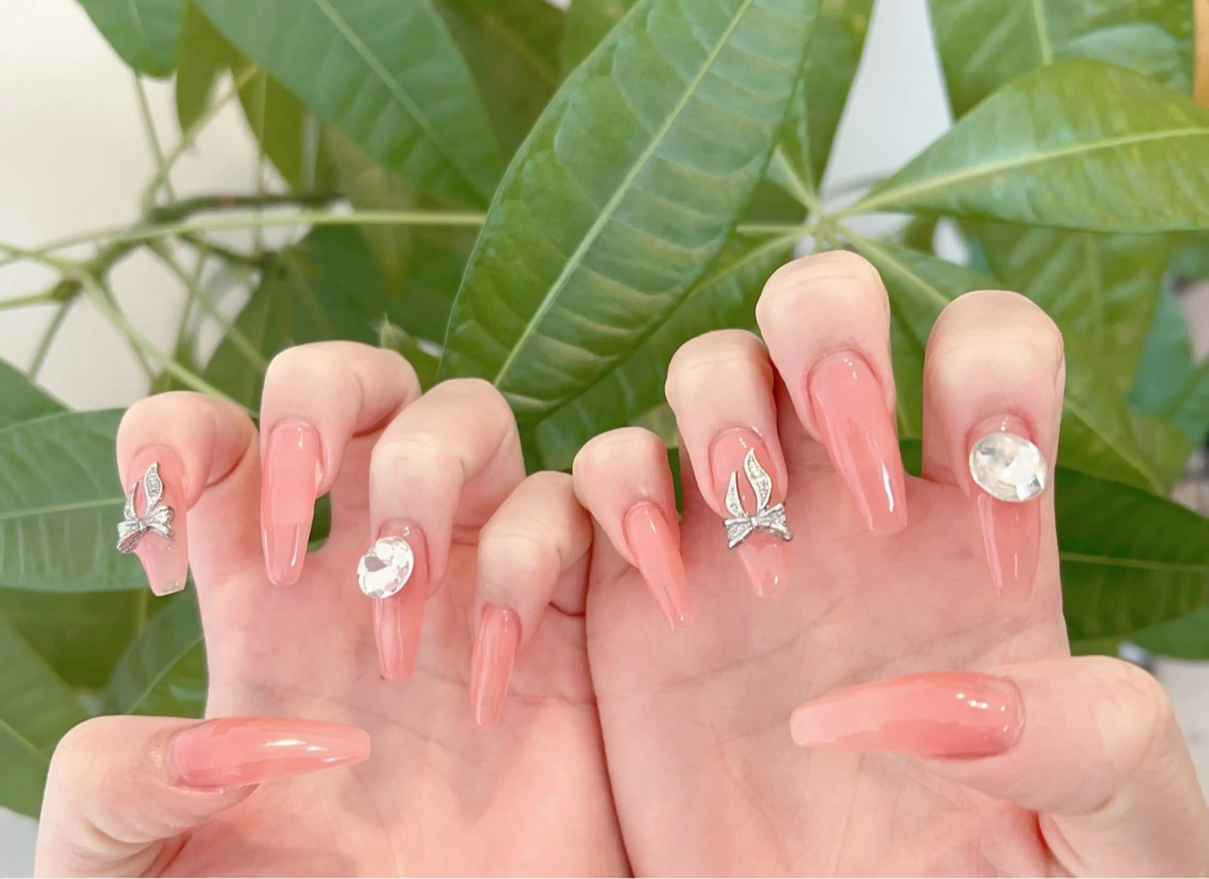 ネイル アートネイル チークネイル フラッシュネイル フットネイル フレンチネイル ハンドネイル Floria KANAのネイルデザイン