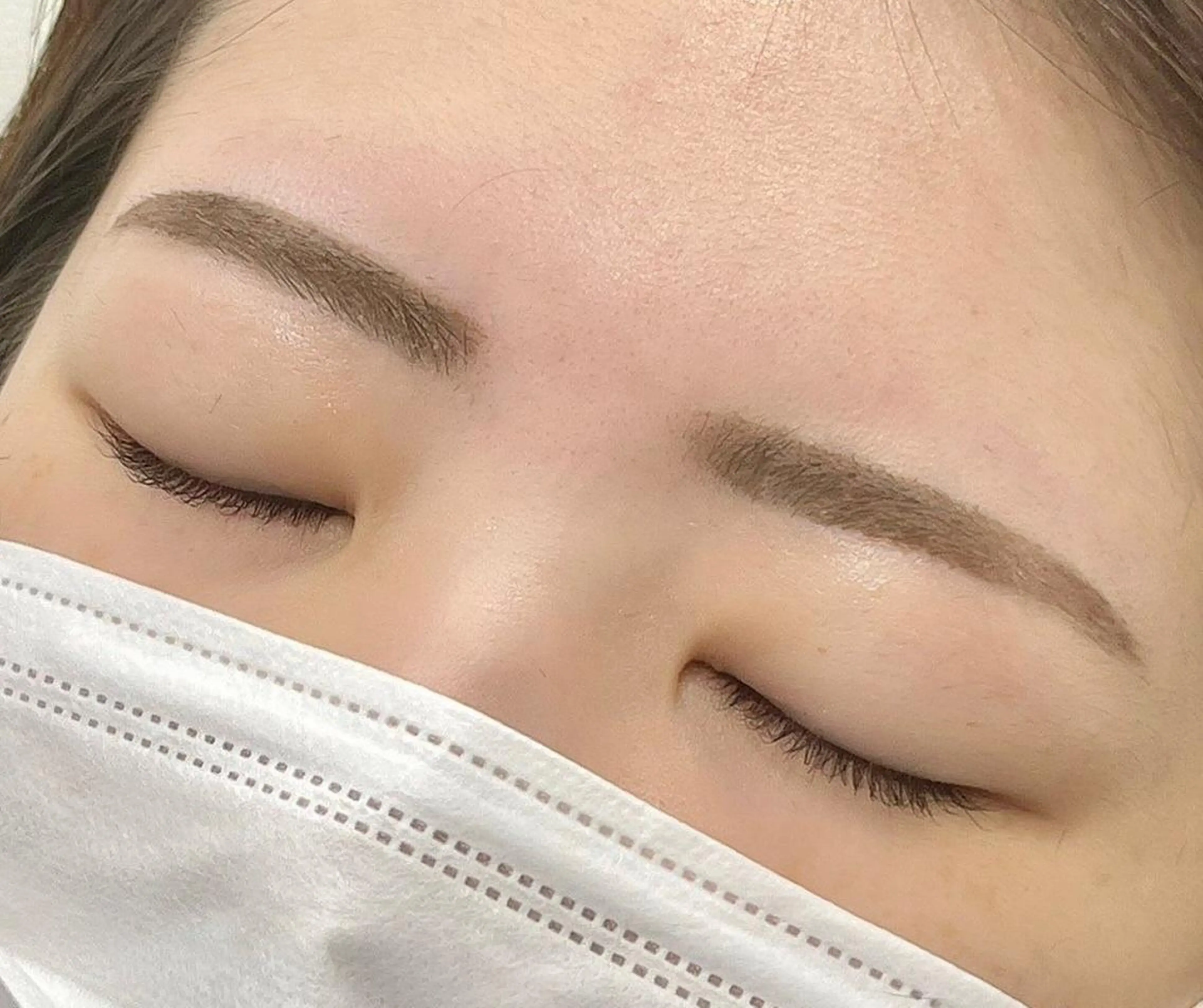 アイブロウ 眉毛ワックス脱毛 WHITE EYE 田井　初季の眉毛・アイブロウイメージ