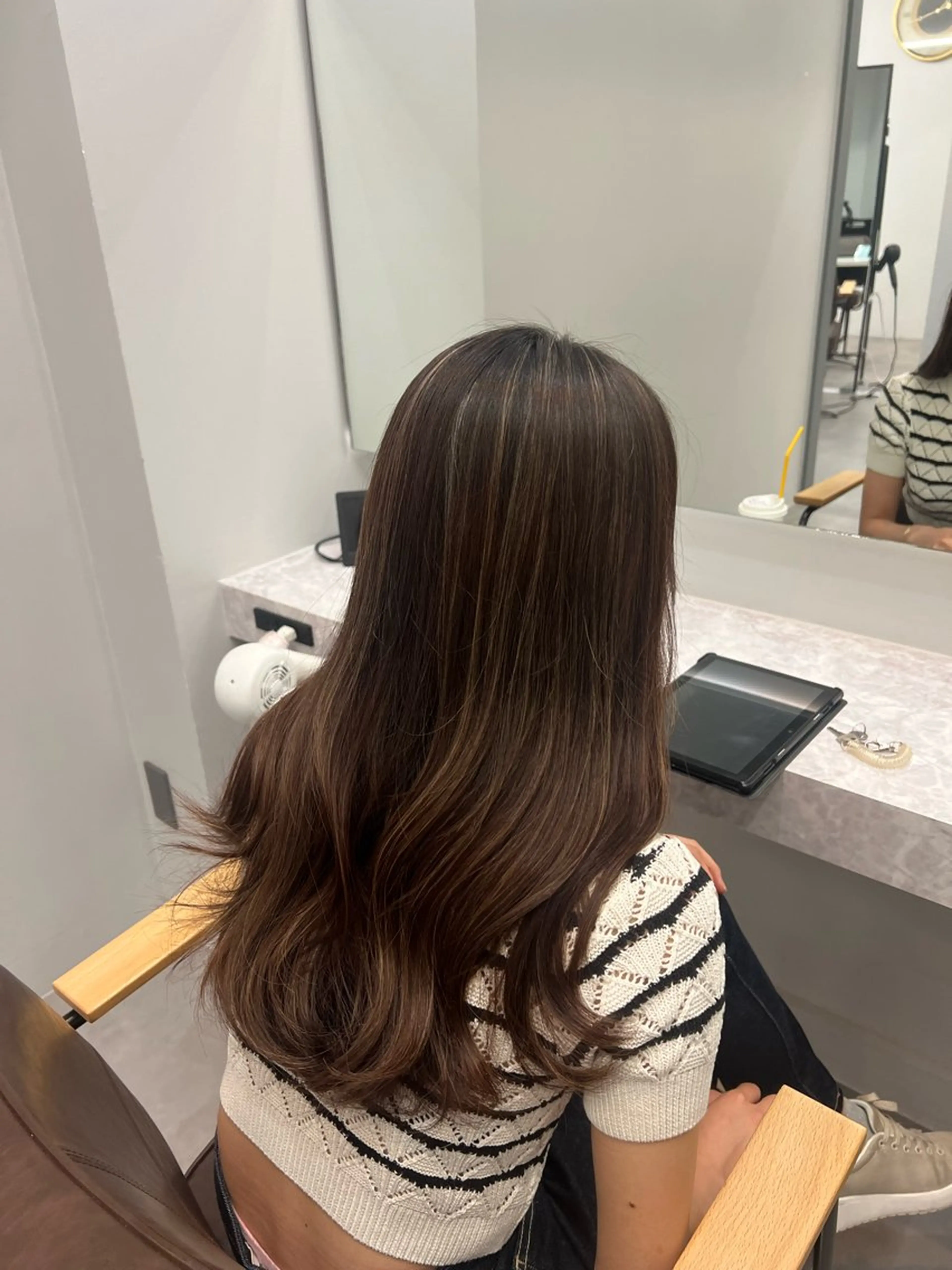 ロング ハイライト 宇田川 結菜のヘアスタイル