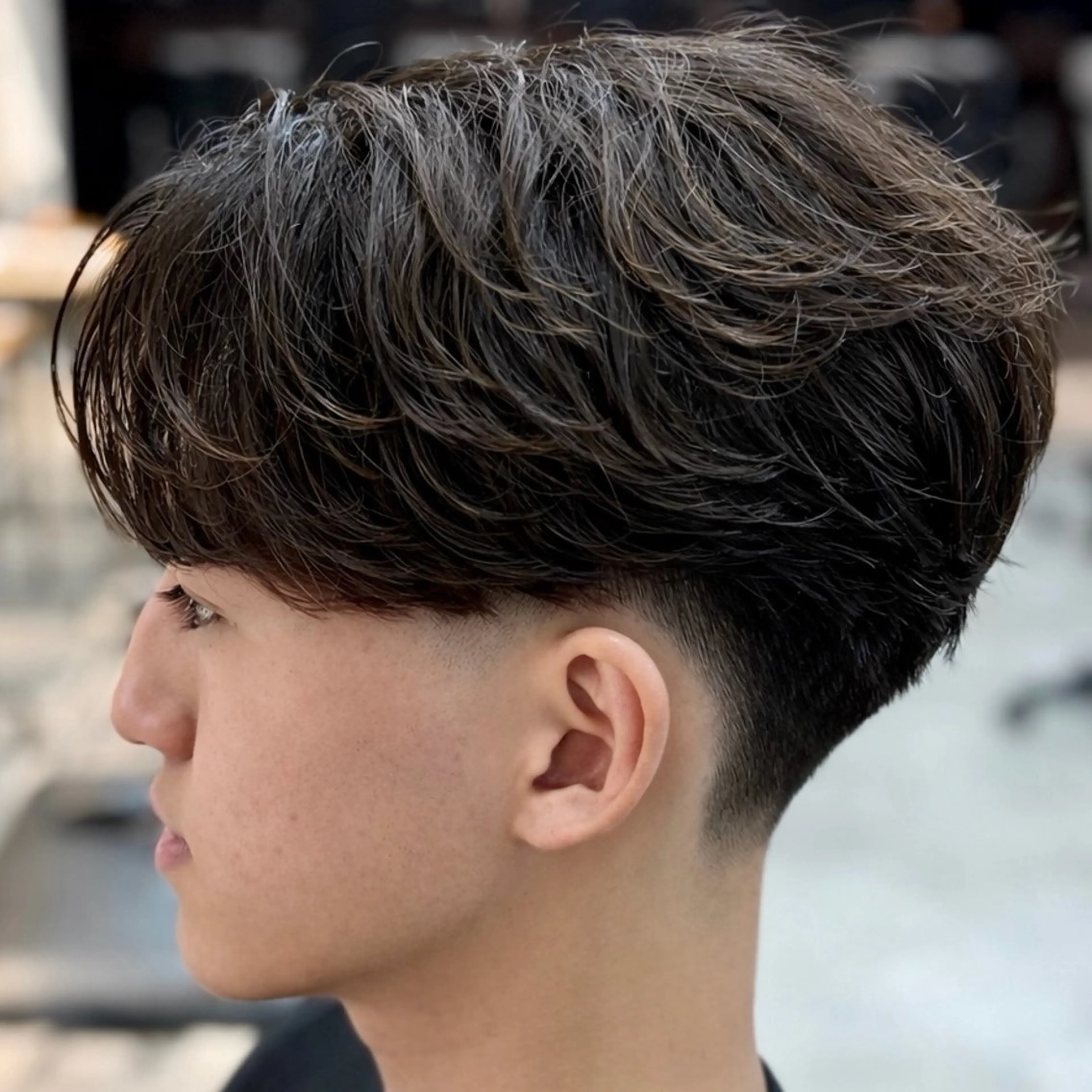 パーマ メンズ センターパート フェードカット メンズパーマ ニュアンスパーマ カット パーマ 男の理想を叶える🔥 メンズパーマ特化｜関のヘアスタイル
