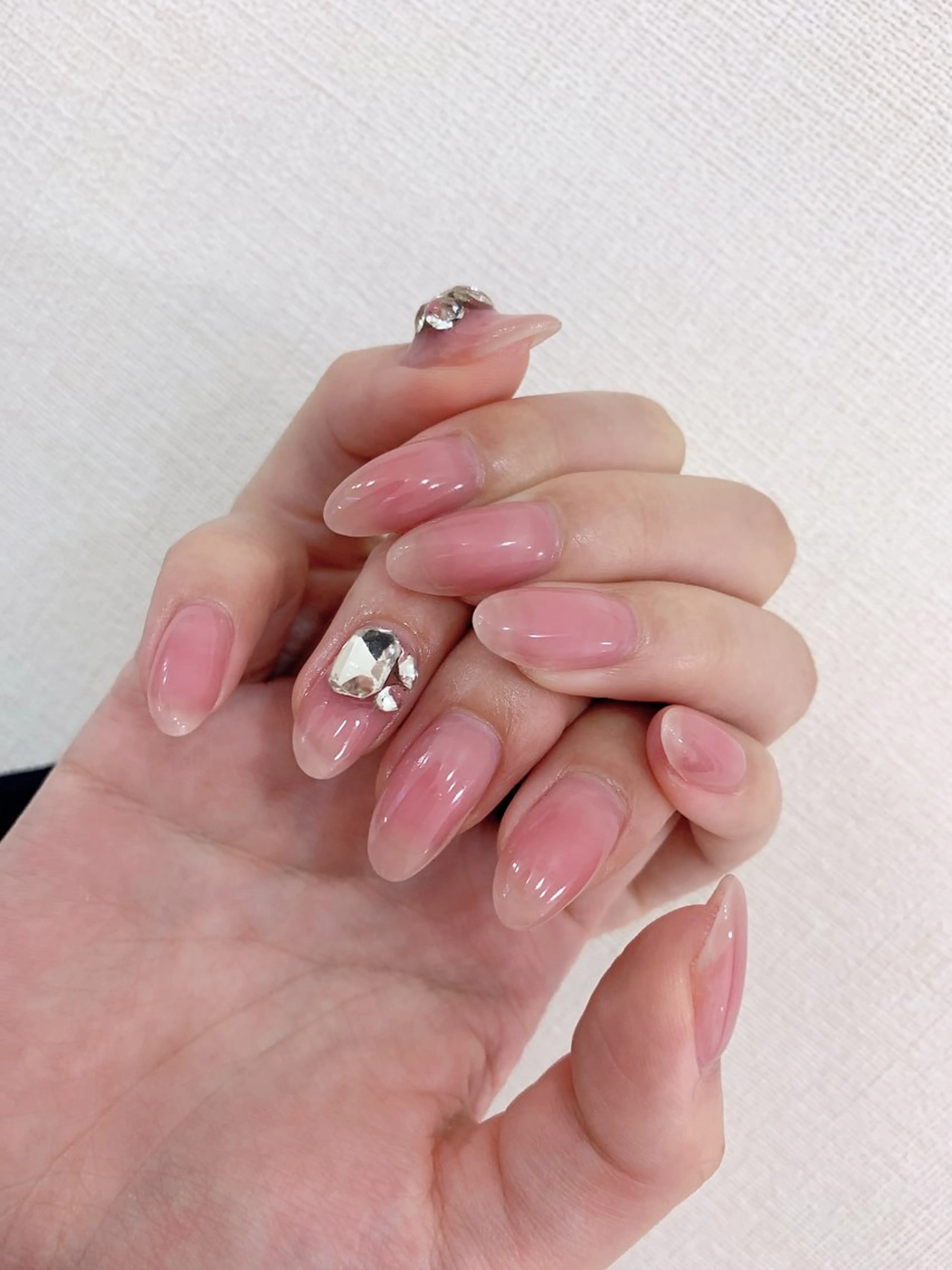 ネイル キラキラネイル シンプルネイル 春ネイル ワンホンネイル ハンドネイル Rainbow Nailのネイルデザイン