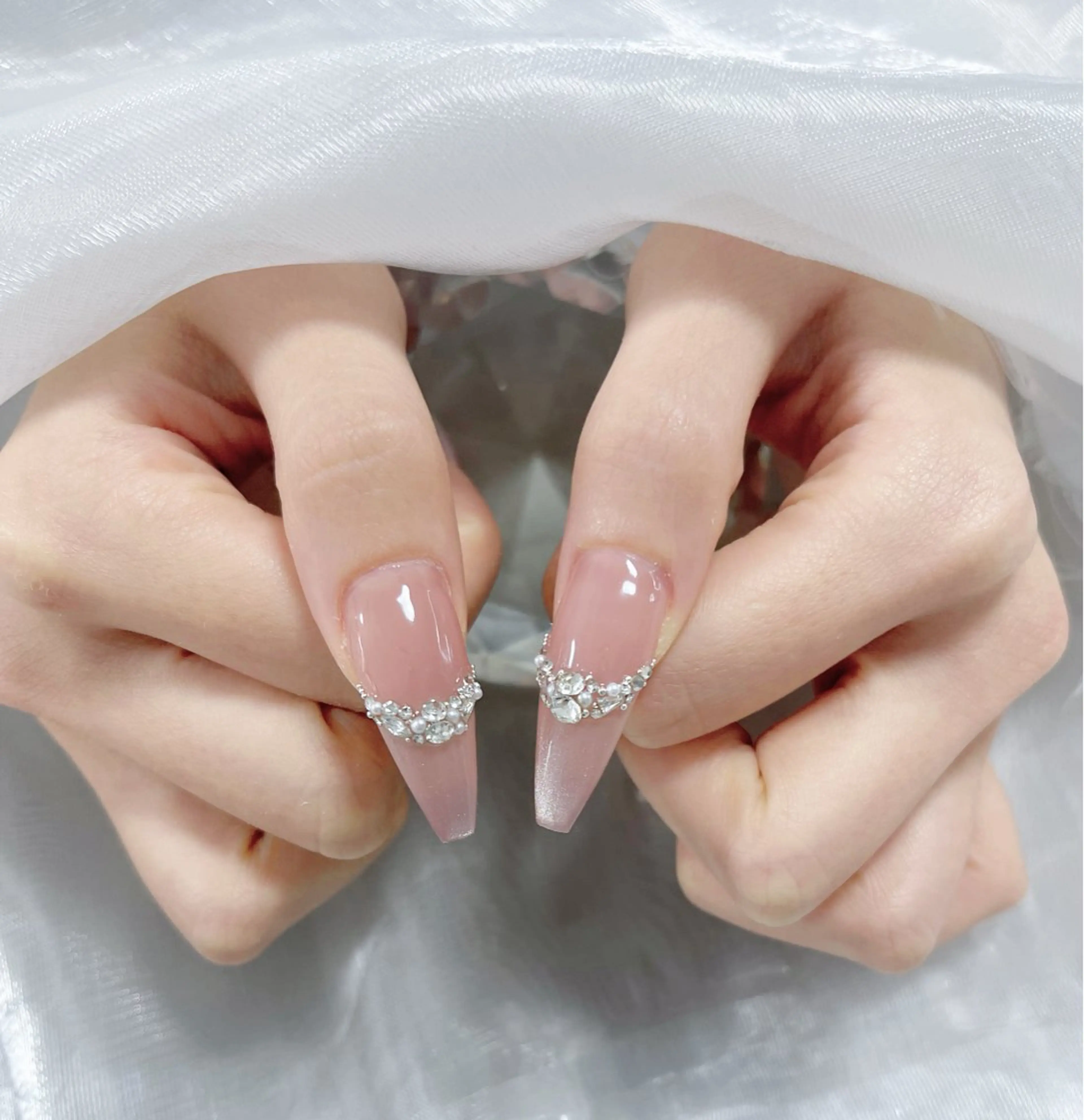 ネイル オーロラネイル クリアネイル フラッシュネイル ジェルネイル グラデーション ハンドネイル Amee Nail Salonのネイルデザイン