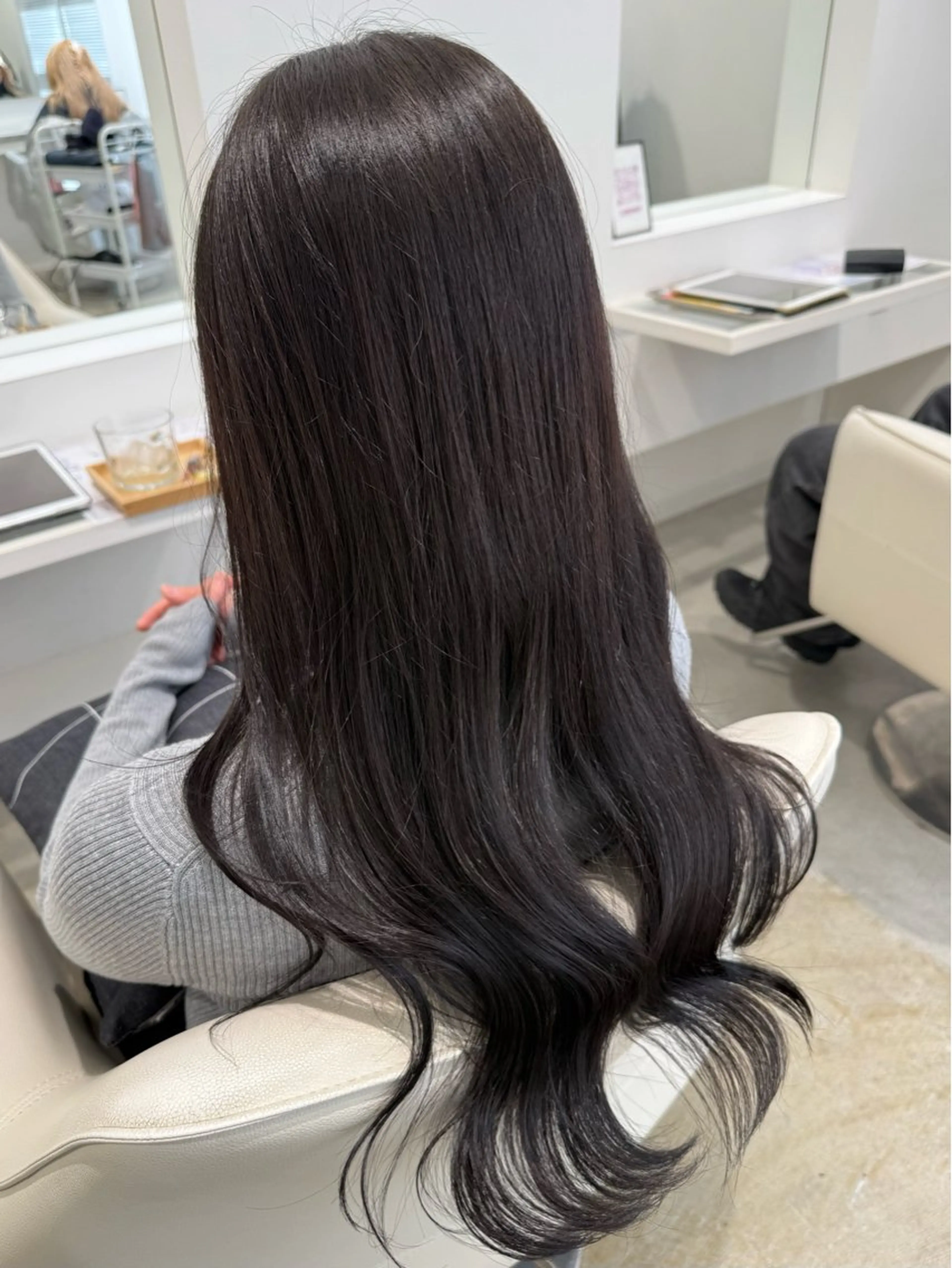 ロング アッシュ Lien カレンのヘアスタイル