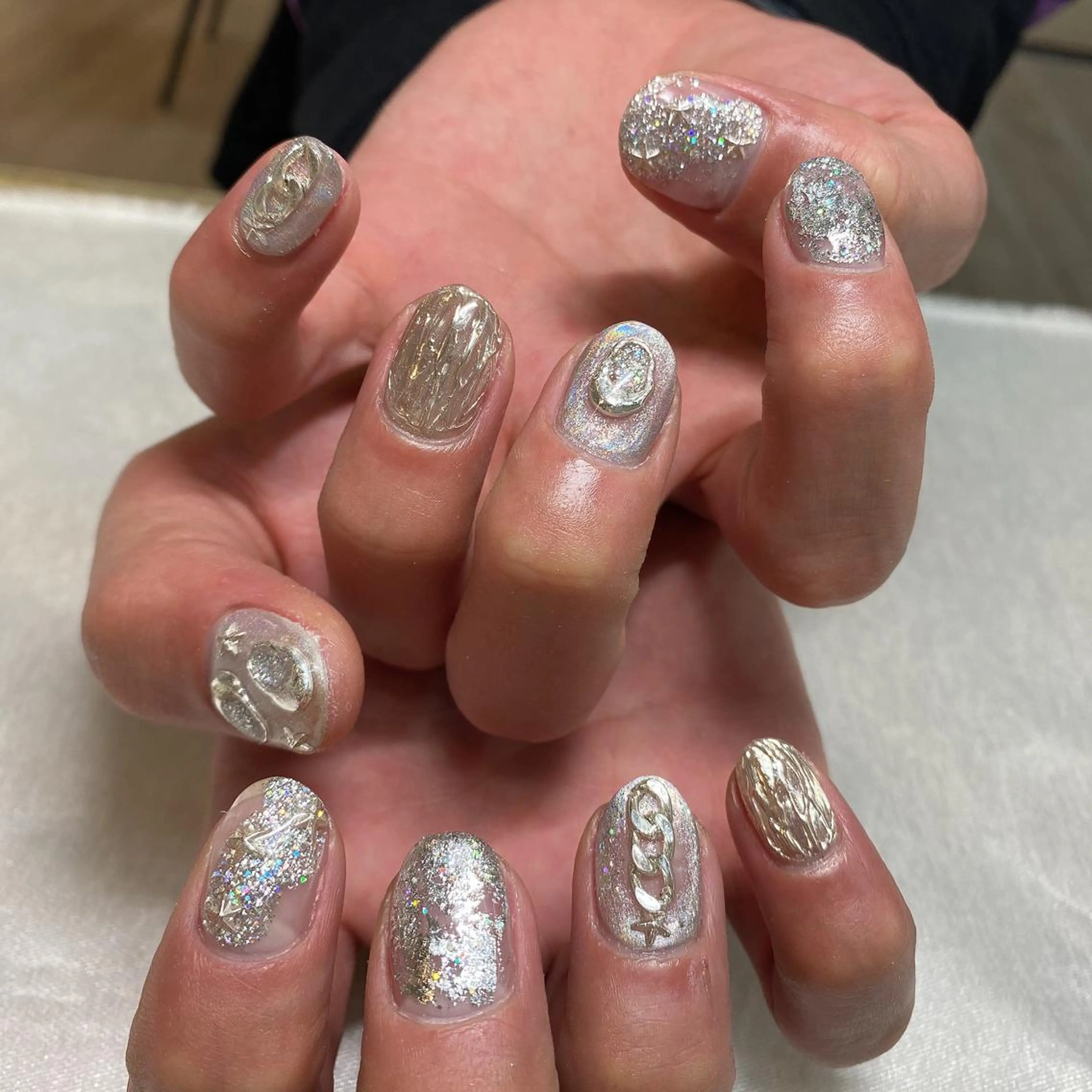 ショート カラー パーマ ヘアアレンジ メンズ キッズ ネイル マツエク・マツパ アイブロウ シルバー シルバー 今福鶴見ネイル 8(ｴｲﾄ)のネイルデザイン