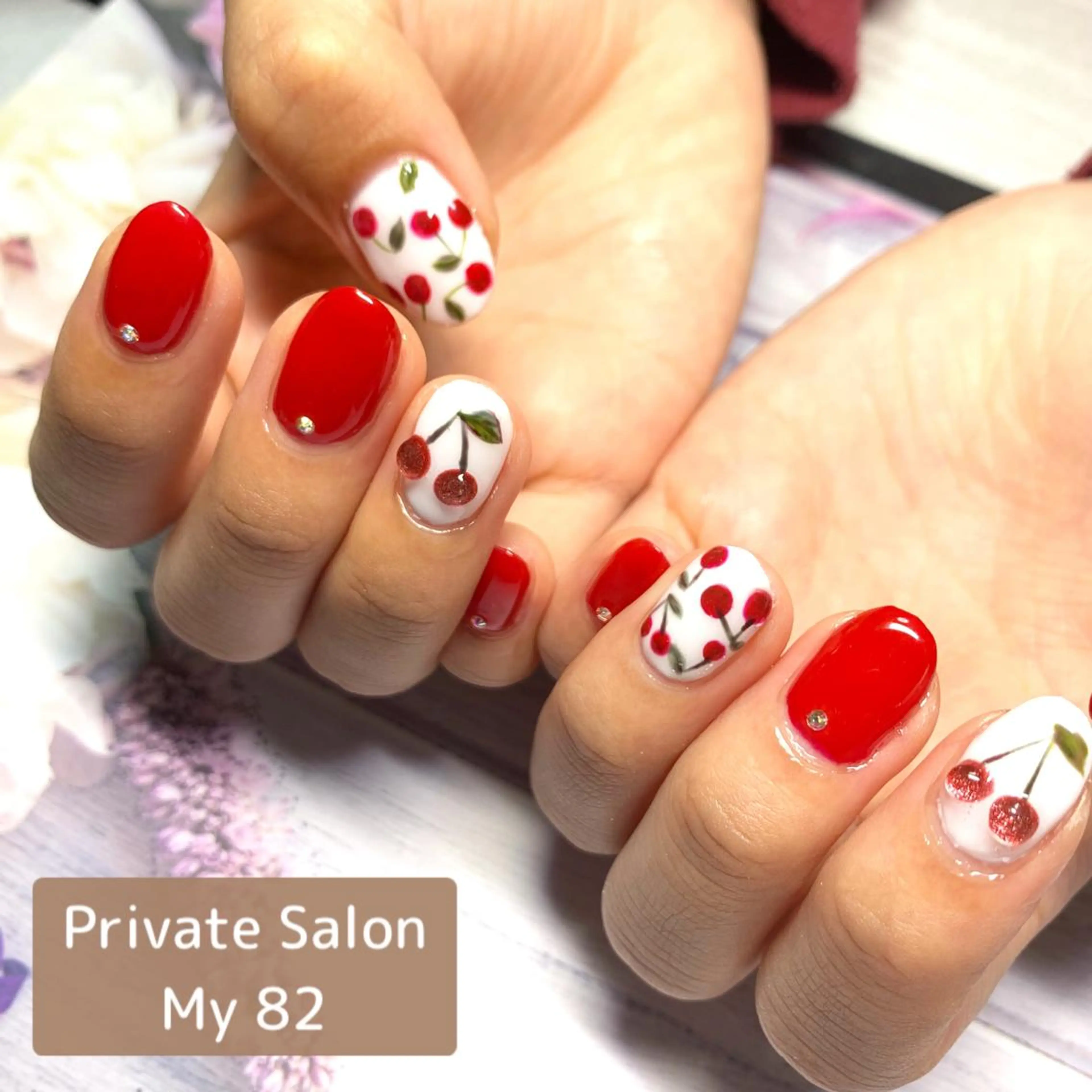 ネイル 赤色 Private Sa lon  MARLOのネイルデザイン