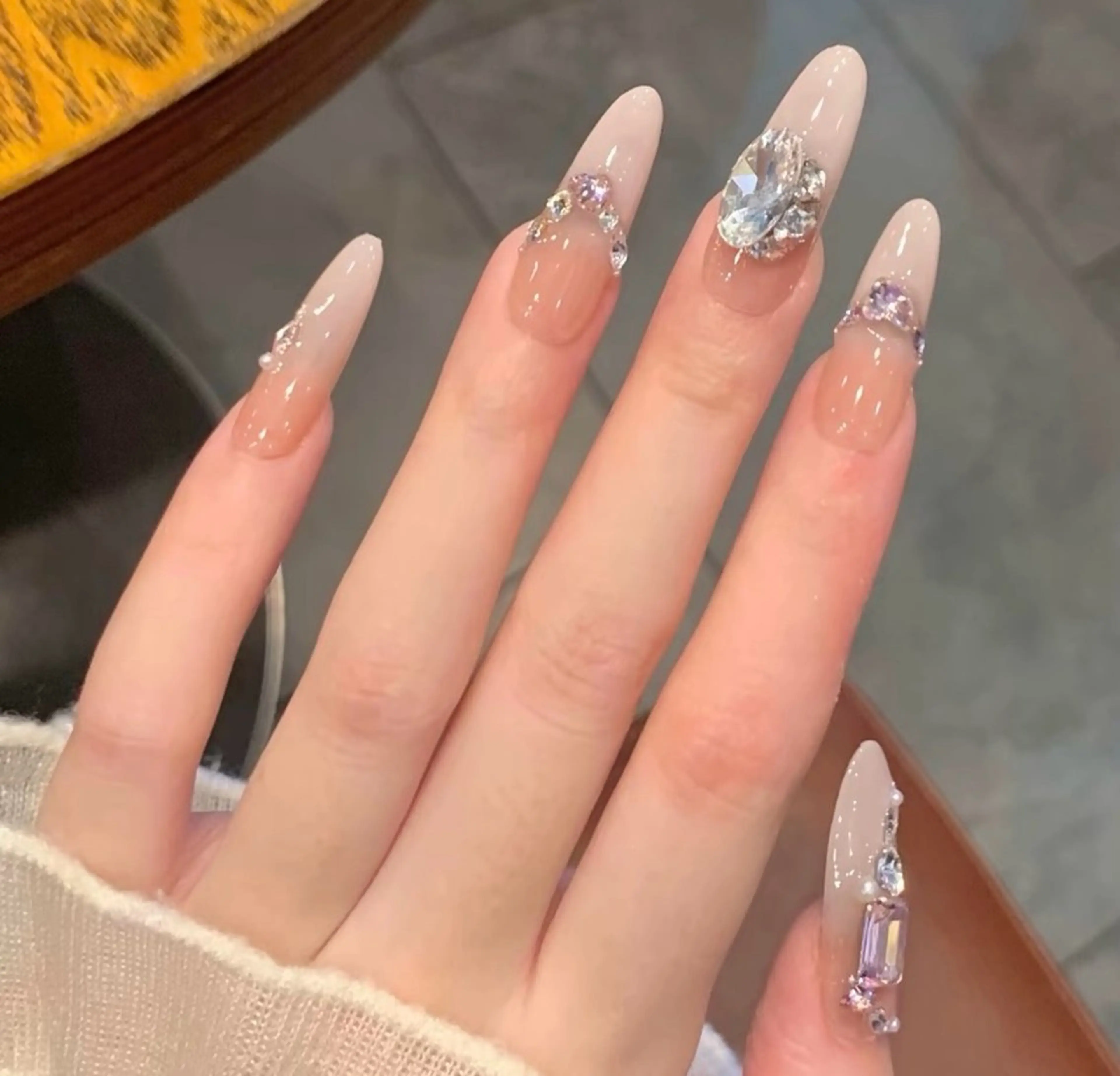 ネイル チークネイル 長さ出し フラワーネイル フレンチネイル ガーリー sun nail池袋 モデル募集のネイルデザイン