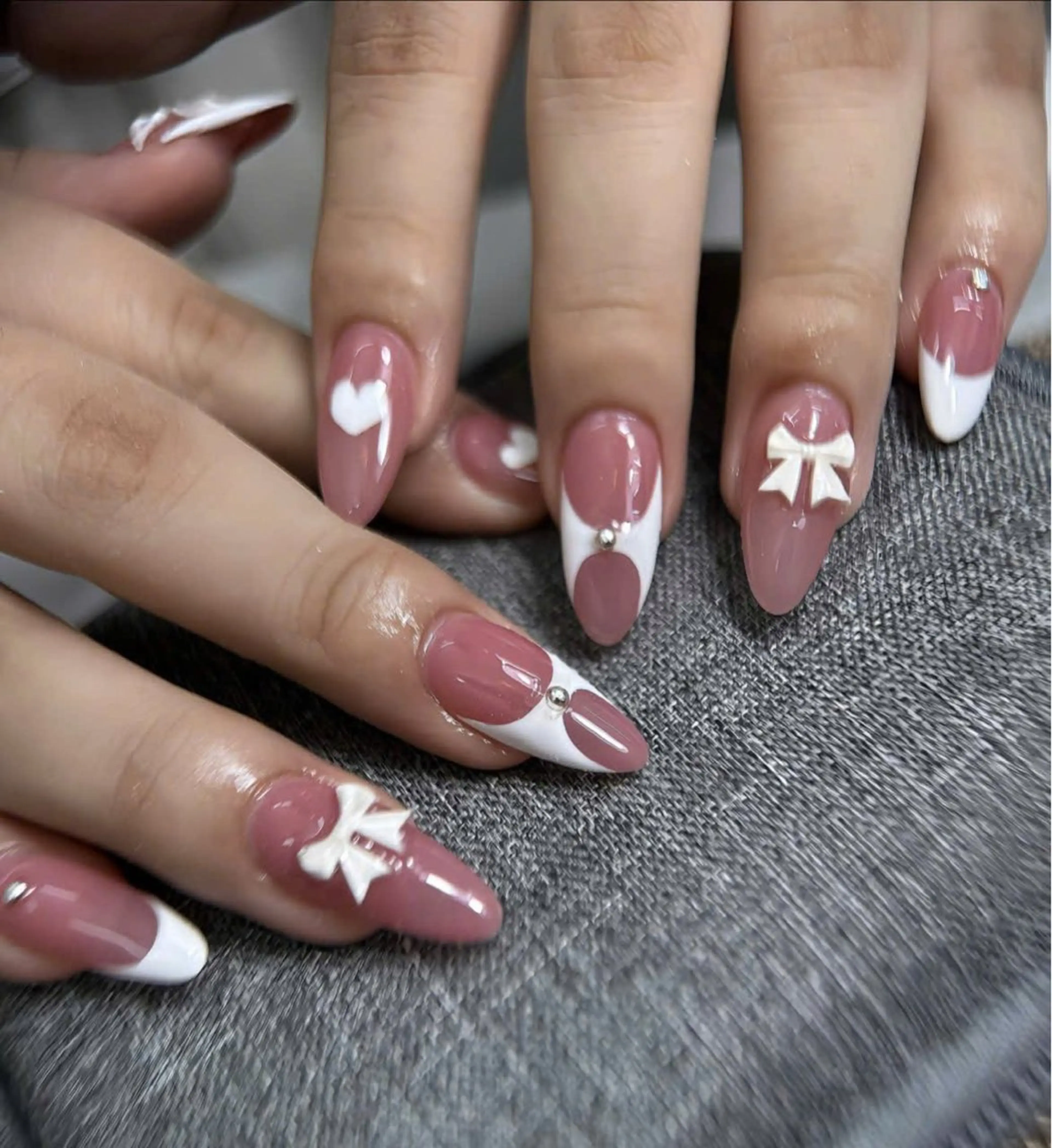 ネイル オーロラネイル フットネイル フレンチネイル ジェルネイル ガラスフレンチ Michi Nail Staffのネイルデザイン