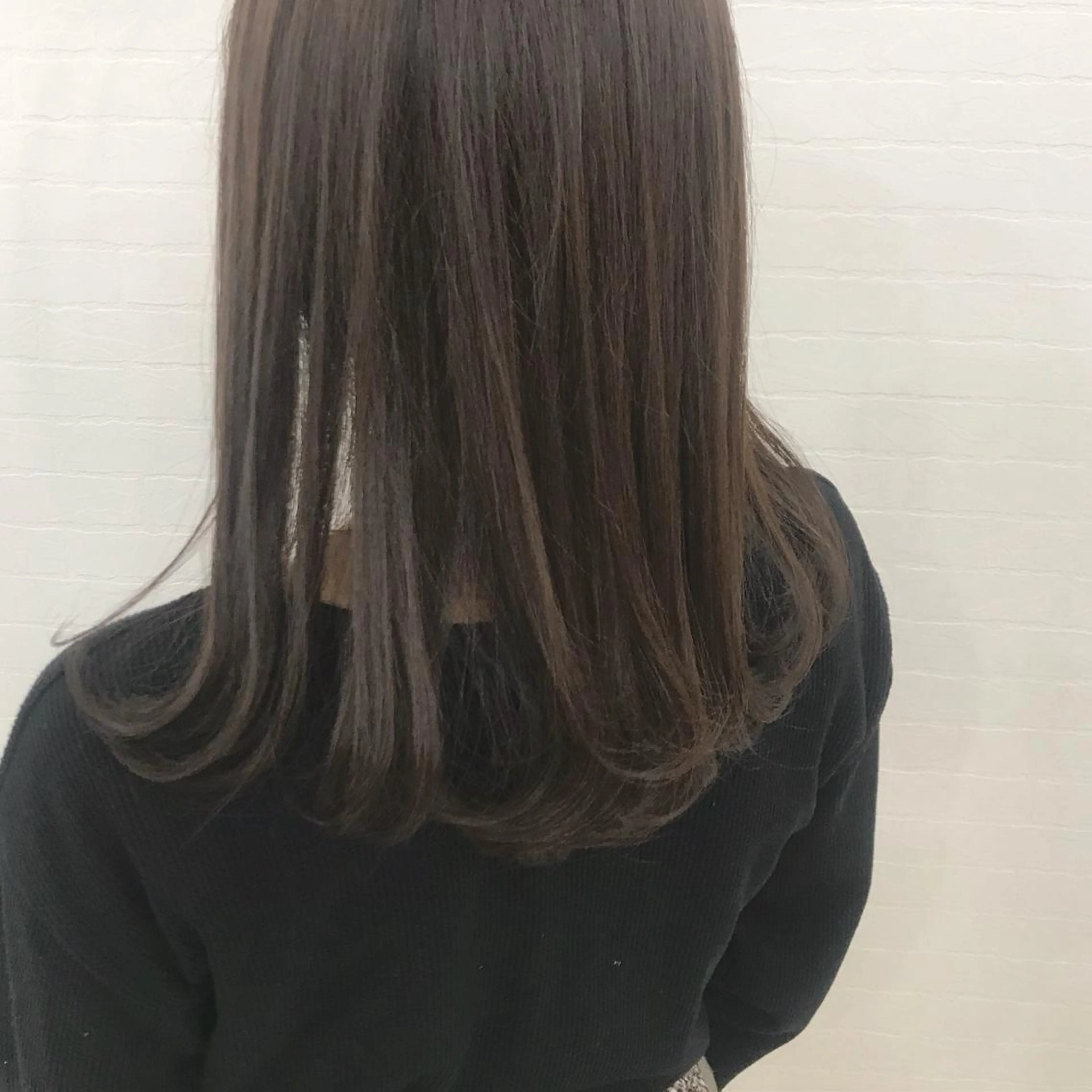 セミロング カラー オリーブ/アッシュ やわらか透明感カラーのヘアスタイル