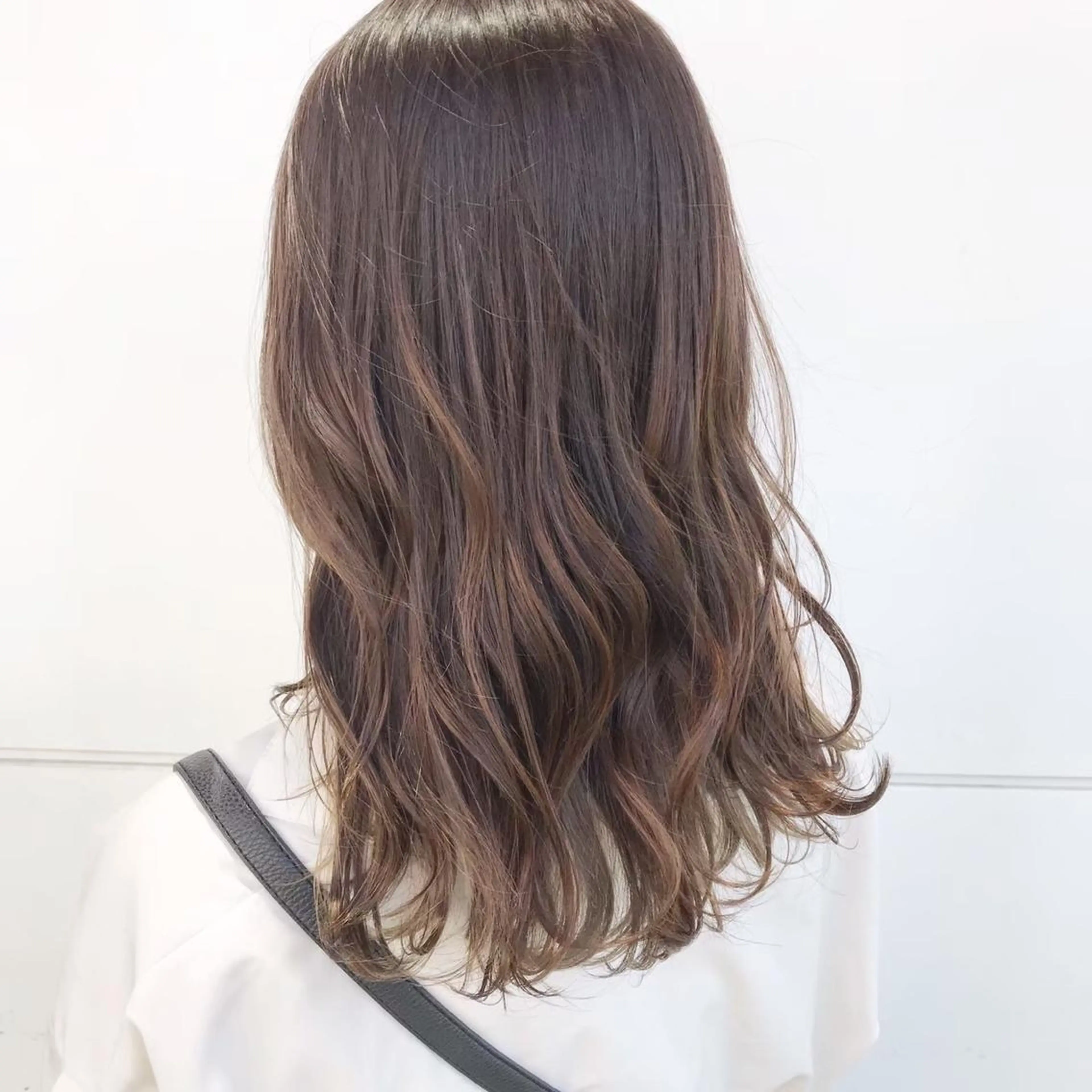 セミロング カラー ♱地雷カラー♱ウルフ ♱ 藍衣 ♱のヘアスタイル
