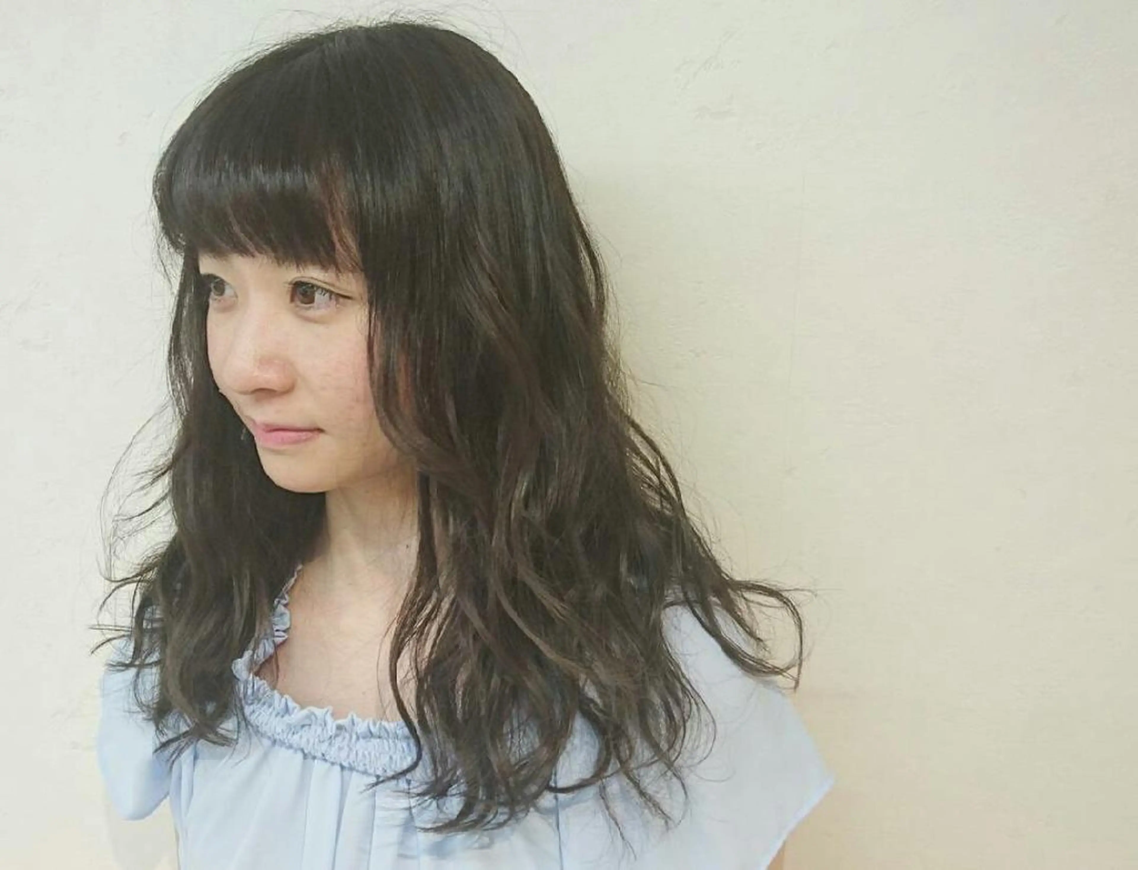 セミロング カラー グレージュ 透明感ハイライト◎ 伊藤夏海のヘアスタイル