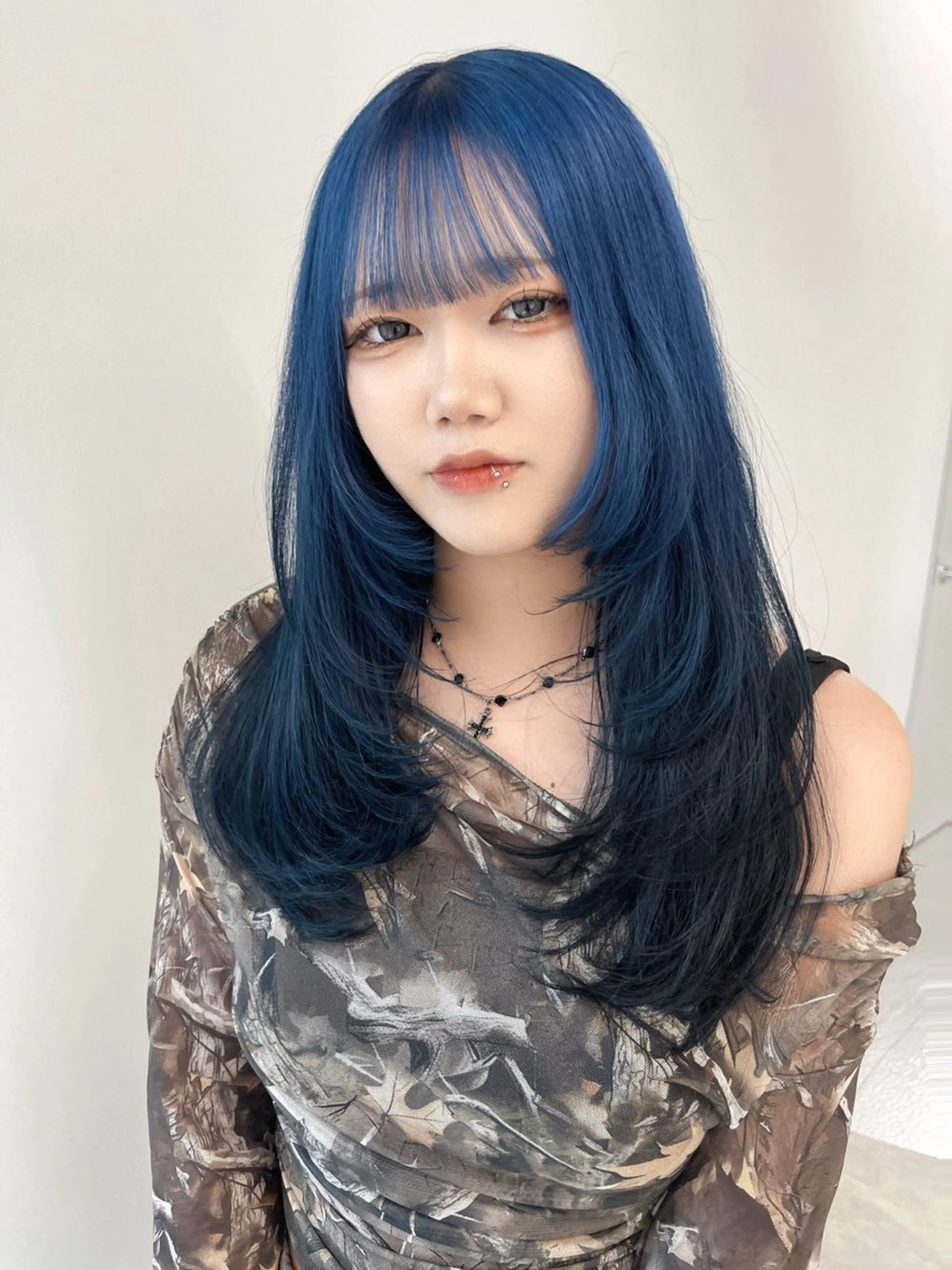 ロング カラー 黒髪 ブルーカラー ブルーブラック レイヤーカット MEI / ブリーチカラー/名駅のヘアスタイル