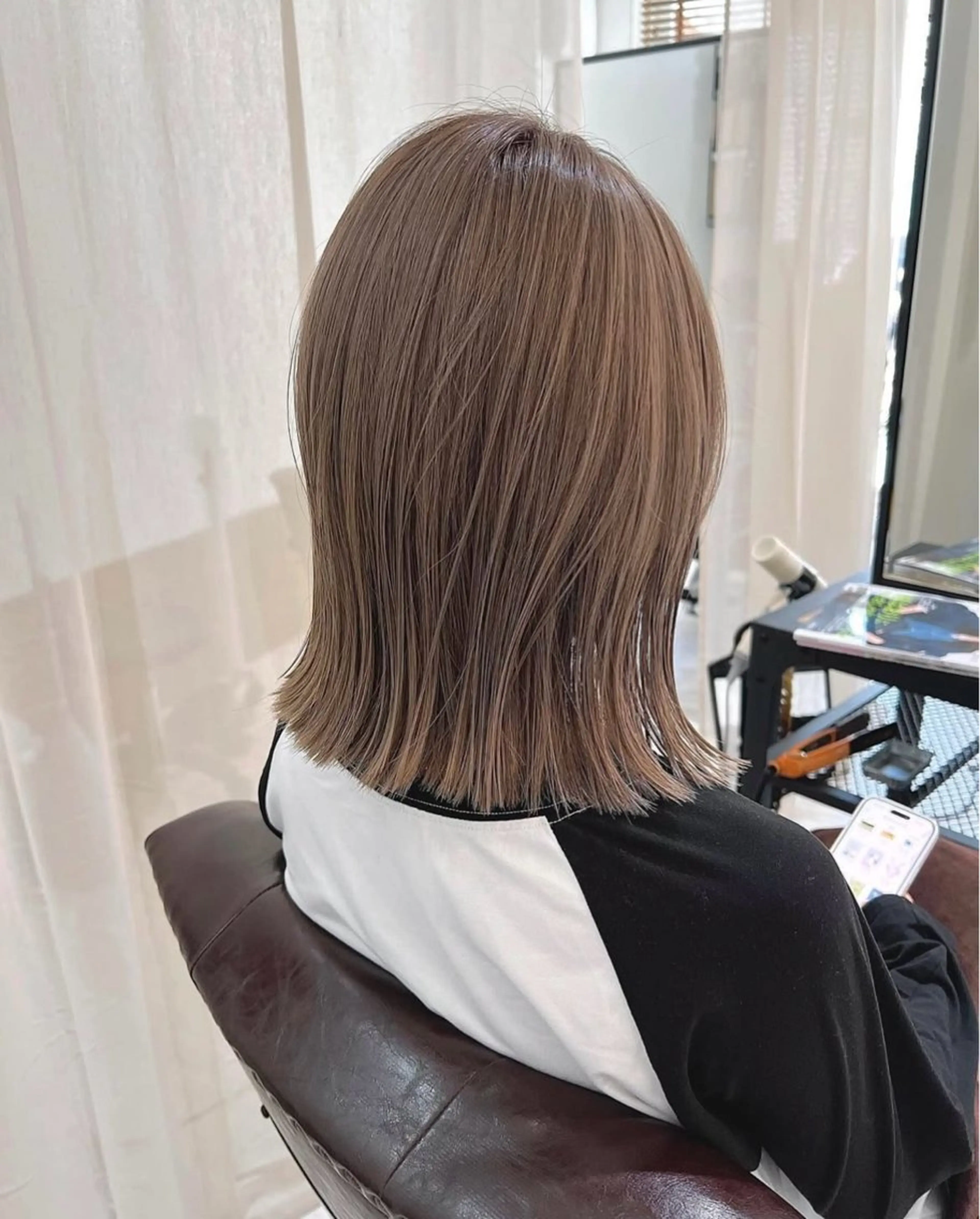 ミディアム 金気 真央のヘアスタイル