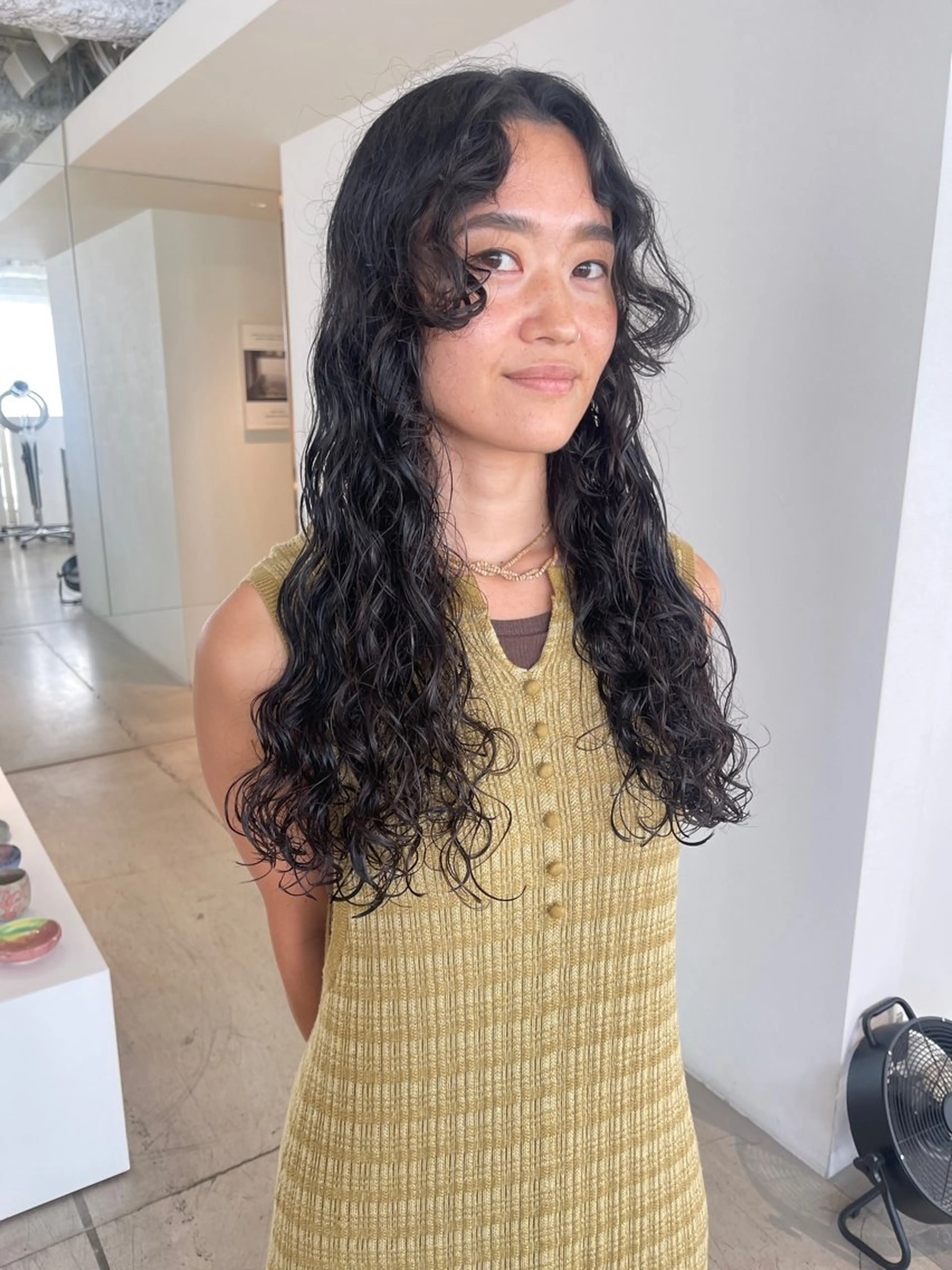 ロング oma　袮次金 鈴香のヘアスタイル