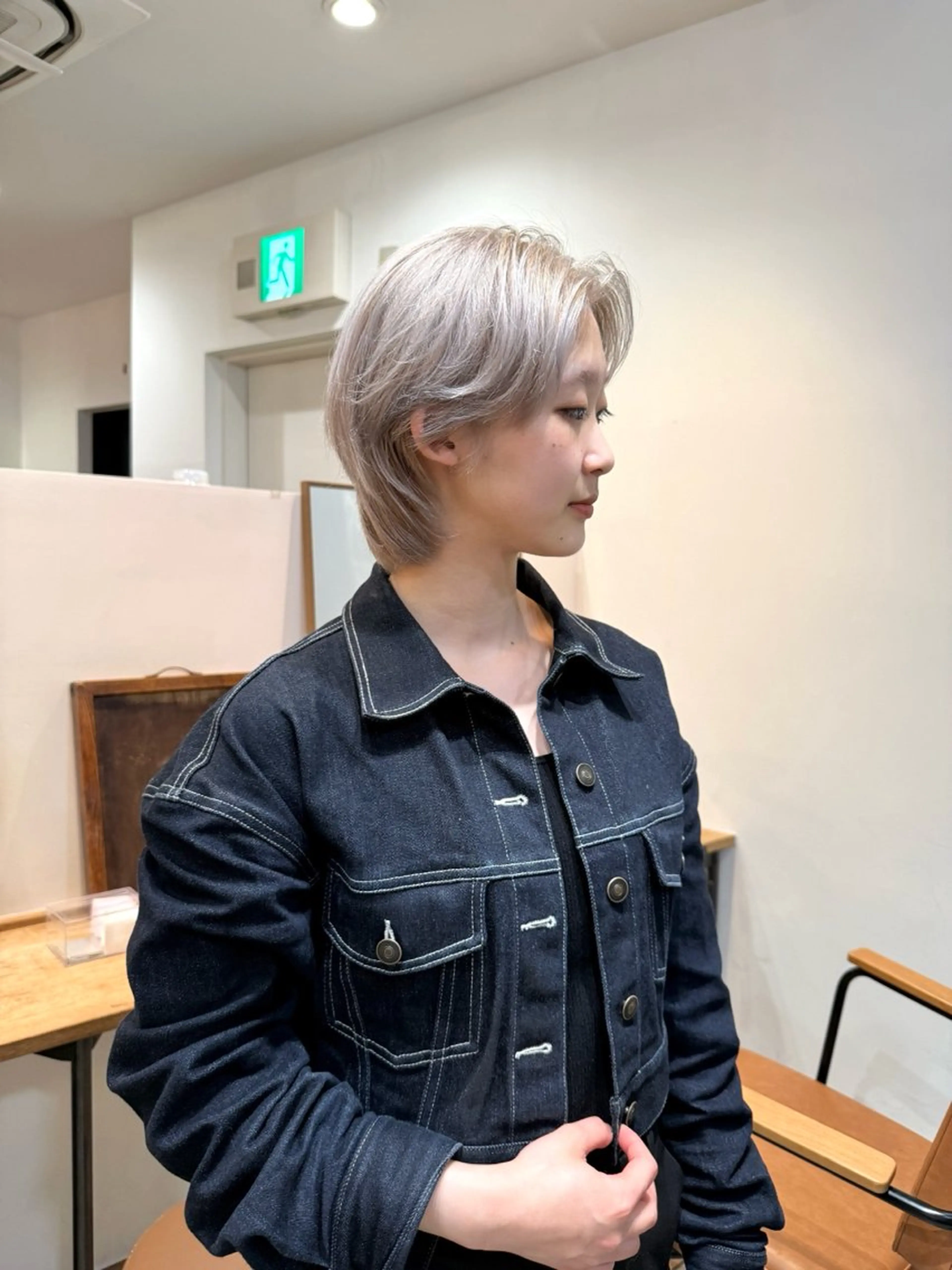 カラー モモコ/ブリーチ/ ミルクティカラーのヘアスタイル