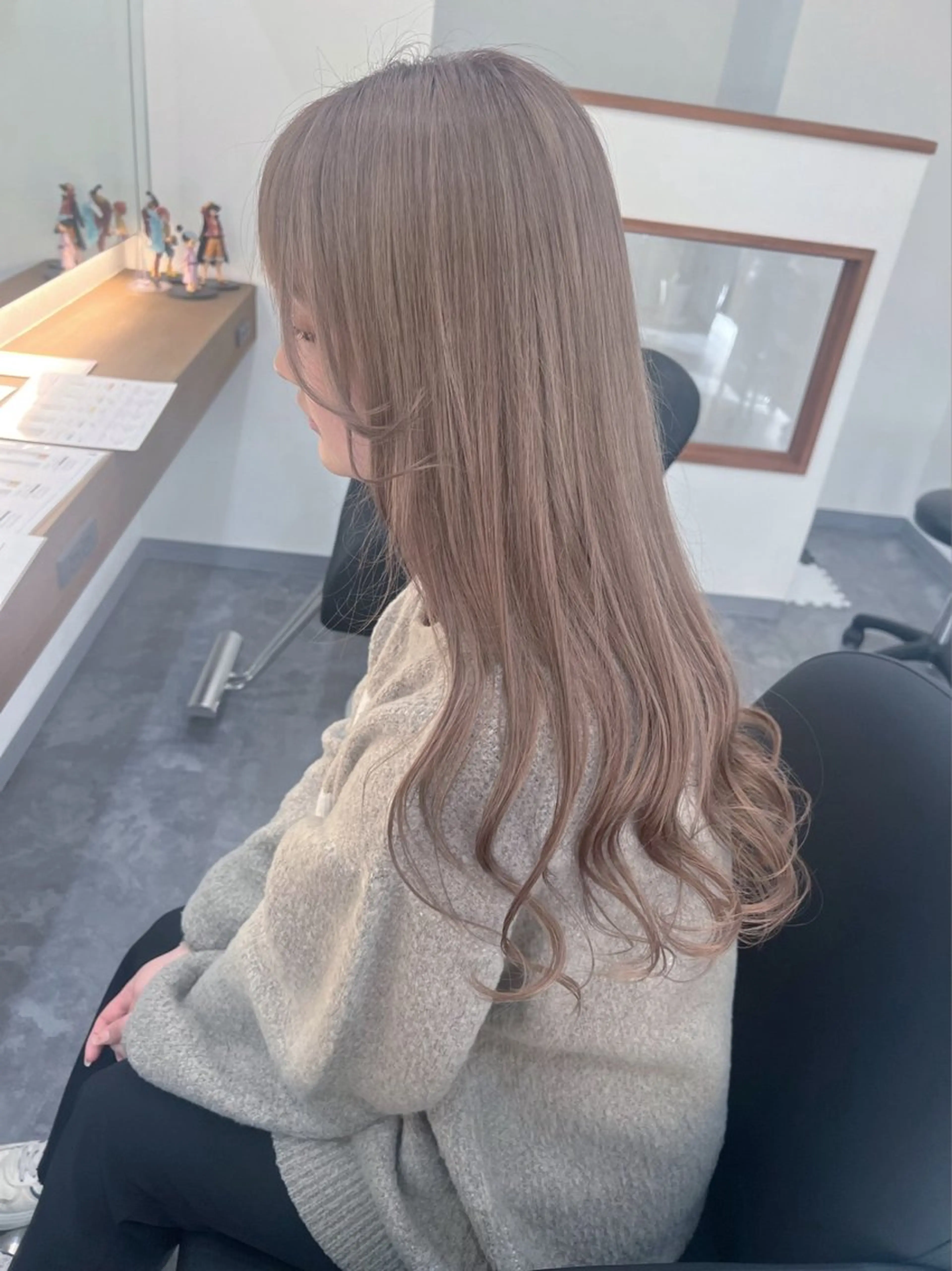 ロング カラー ショートボブ バレイヤージュ ブリーチ ケアブリーチ 透明感カラー 村岡 芽衣のヘアスタイル