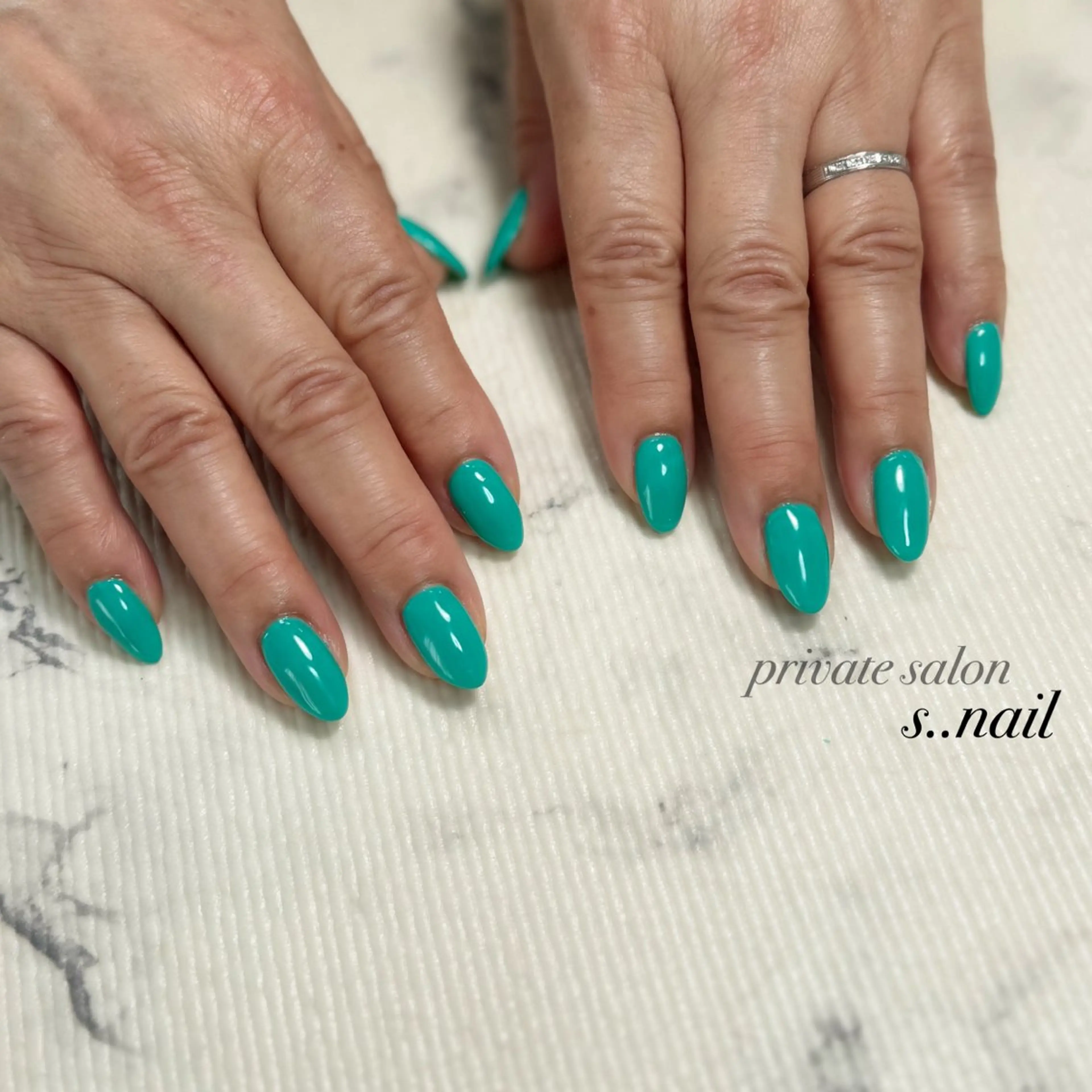 ネイル グリーン ハンドネイル フットネイル s..nail / MORITAのネイルデザイン