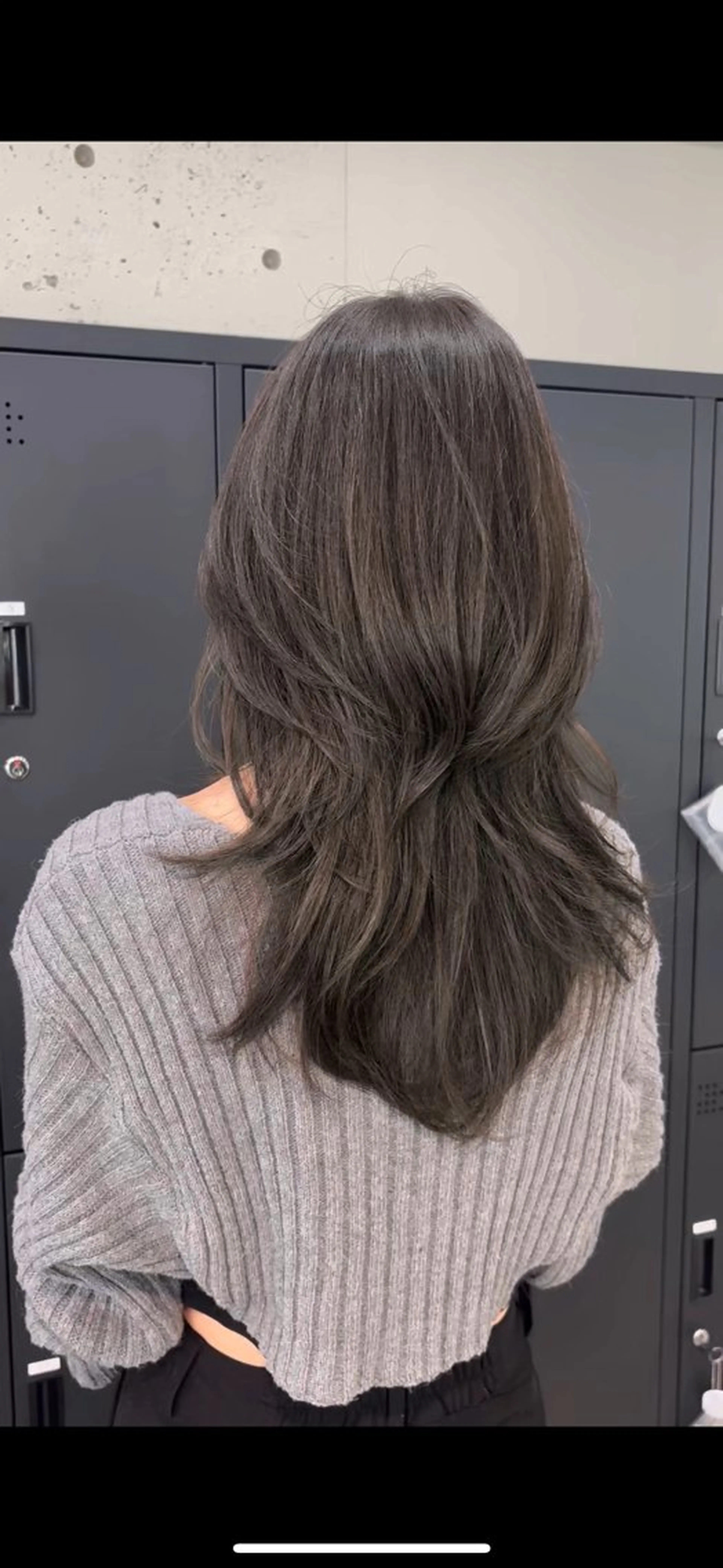 ロング カラー グレージュ オリーブグレージュ オリーブグレー ハイレイヤー レイヤーカット ヘアカラー Airi 韓国y2k ハイレイヤーのヘアスタイル