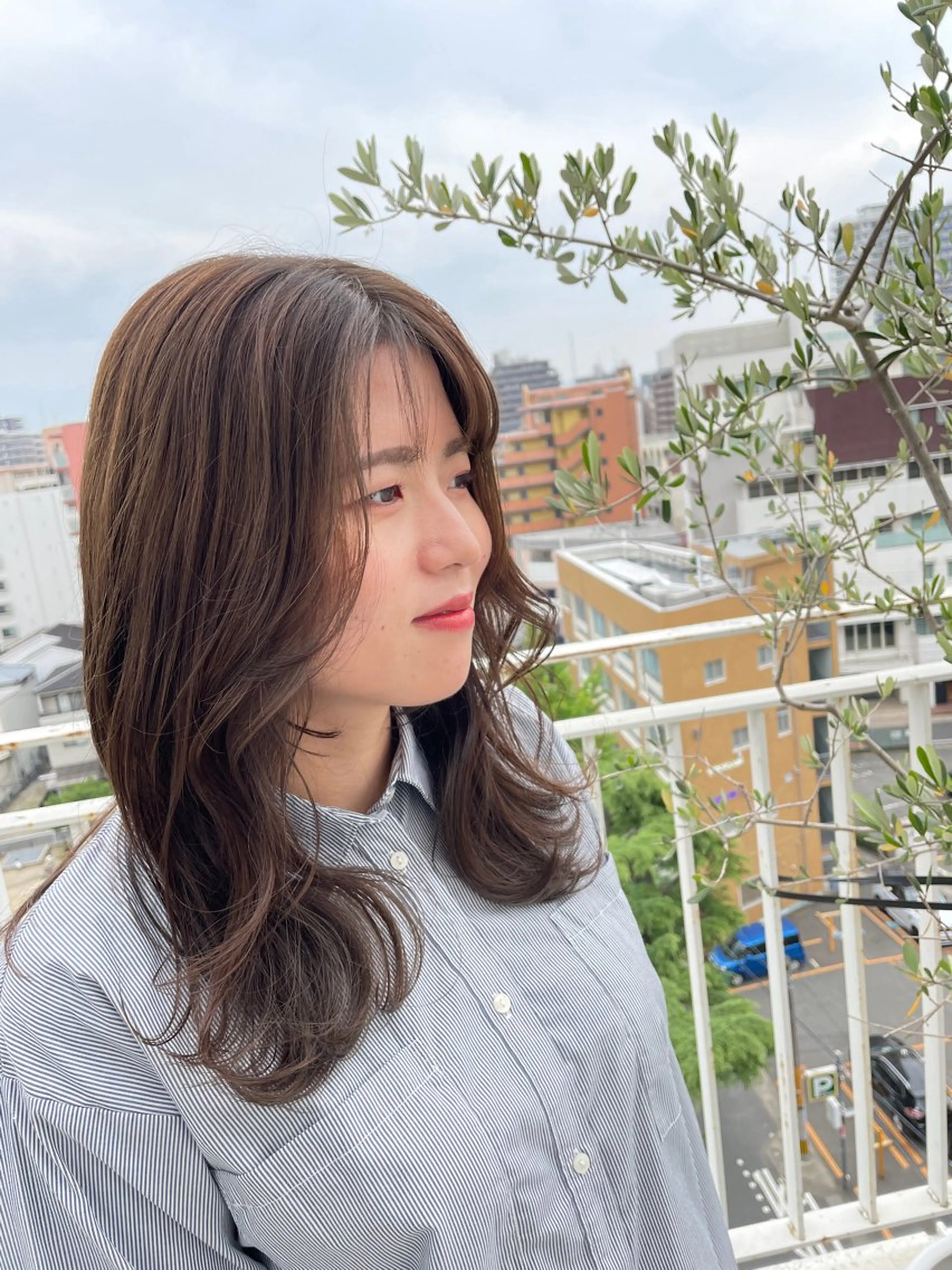 セミロング カラー グレージュ オリーブグレージュ オリーブグレー 顔周りカット レイヤーカット カット ヘアカラー トリートメント 末石 智のヘアスタイル