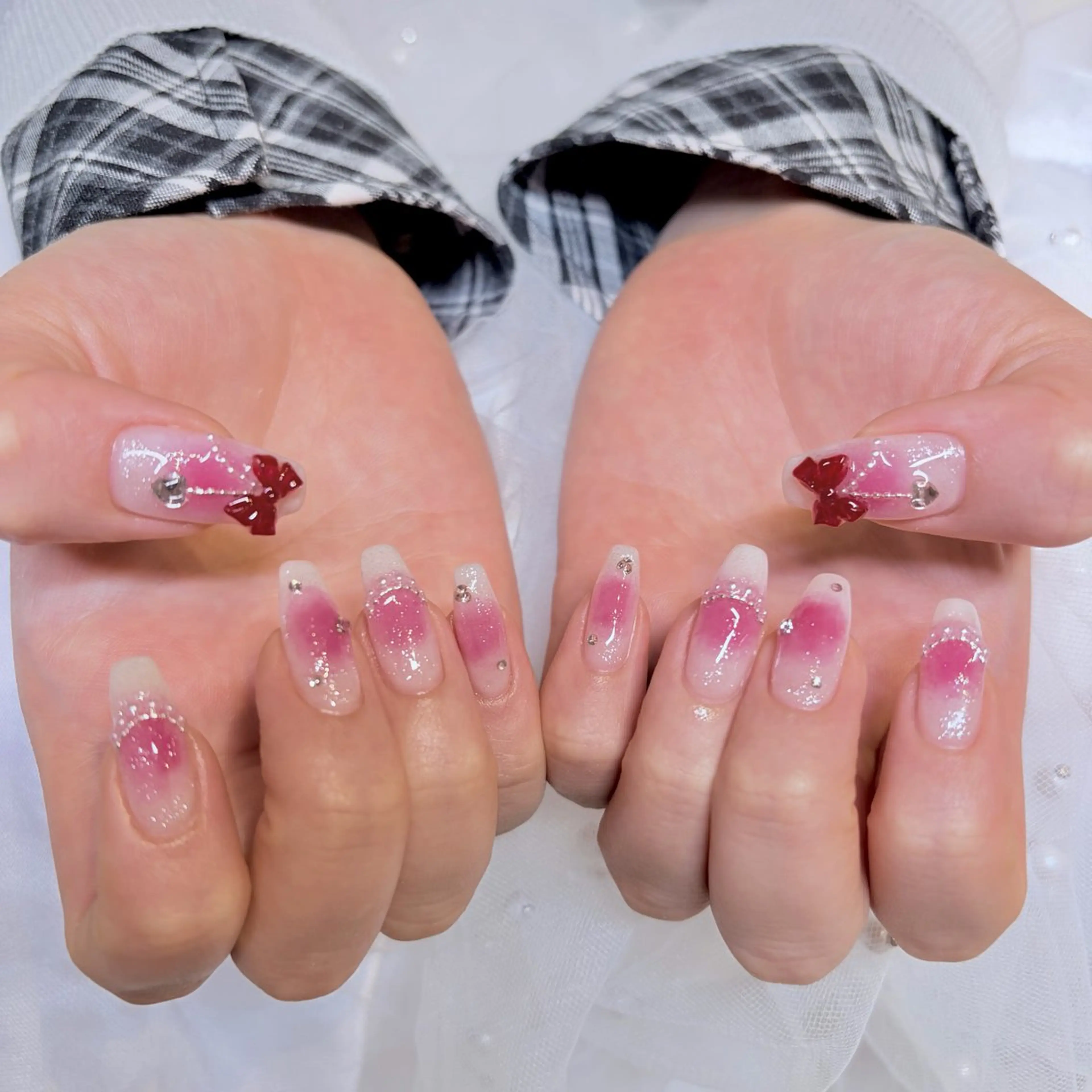 ネイル ガーリー ハンドネイル nail salon e'mu💐のネイルデザイン