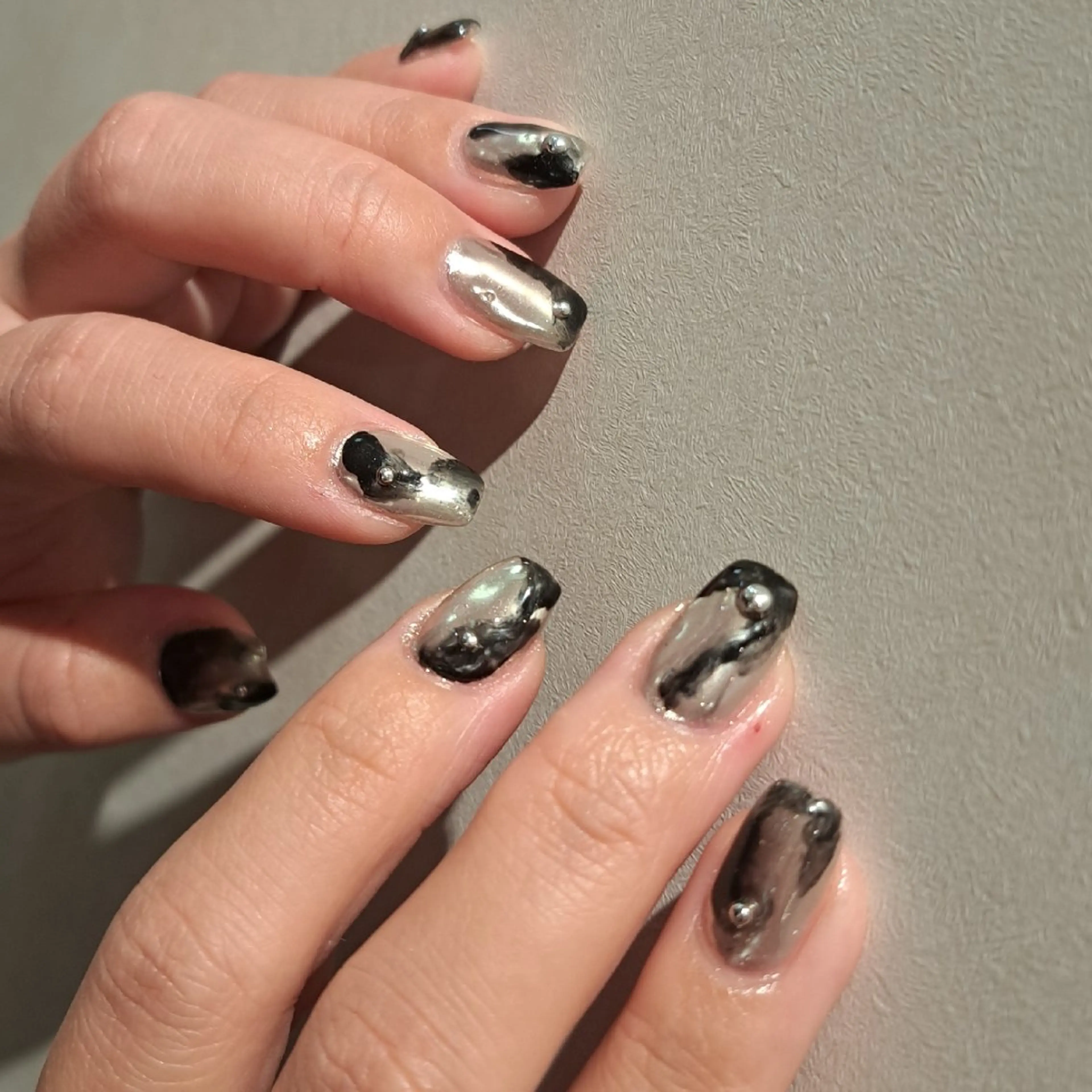ネイル アートネイル ミラーネイル 持ち込み シルバー ハンドネイル Nail mood デザイン持ち込みokのネイルデザイン