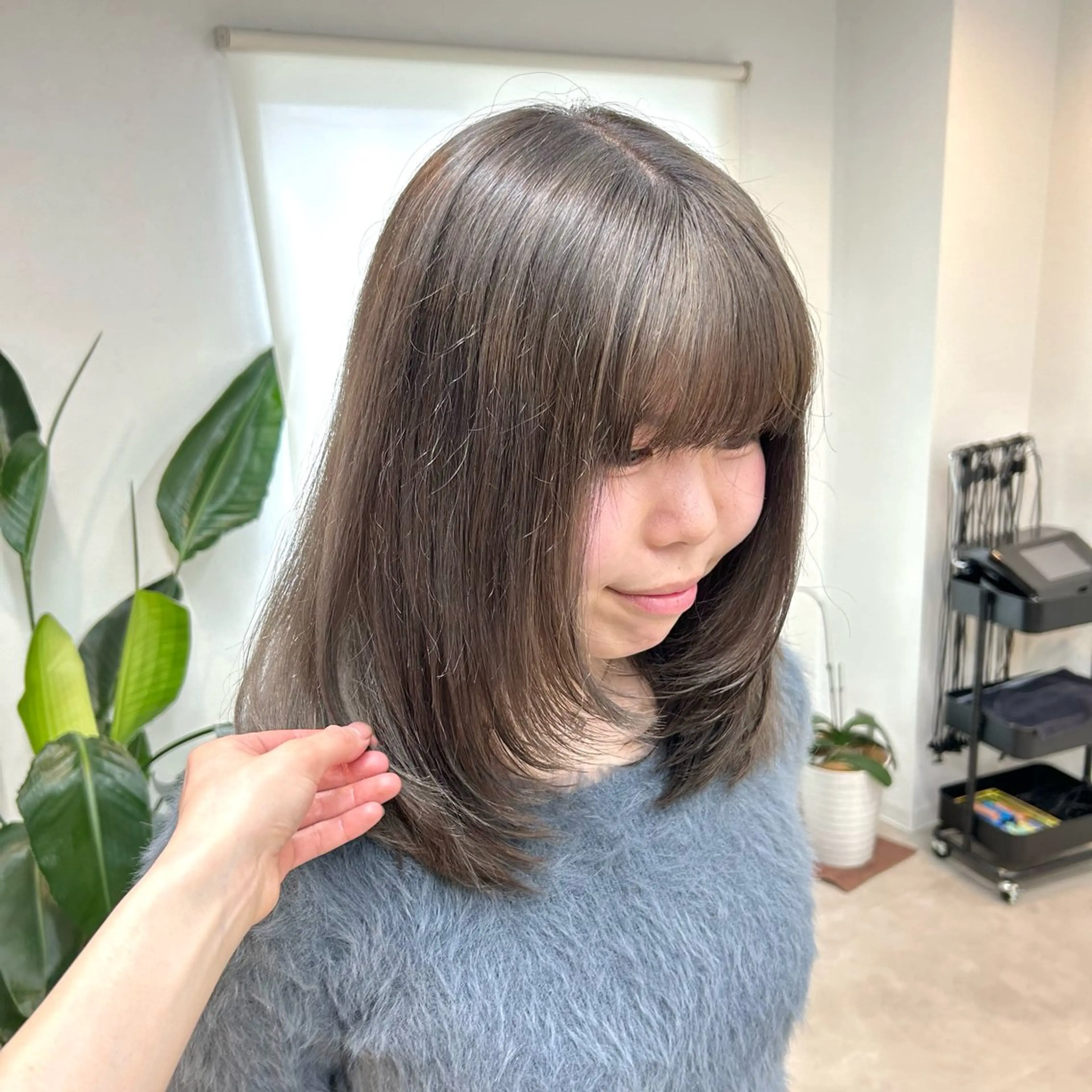 セミロング カラー グレージュ カット ヘアカラー トリートメント 艶カラー/レイヤー/ ハイトーン/まなみのヘアスタイル