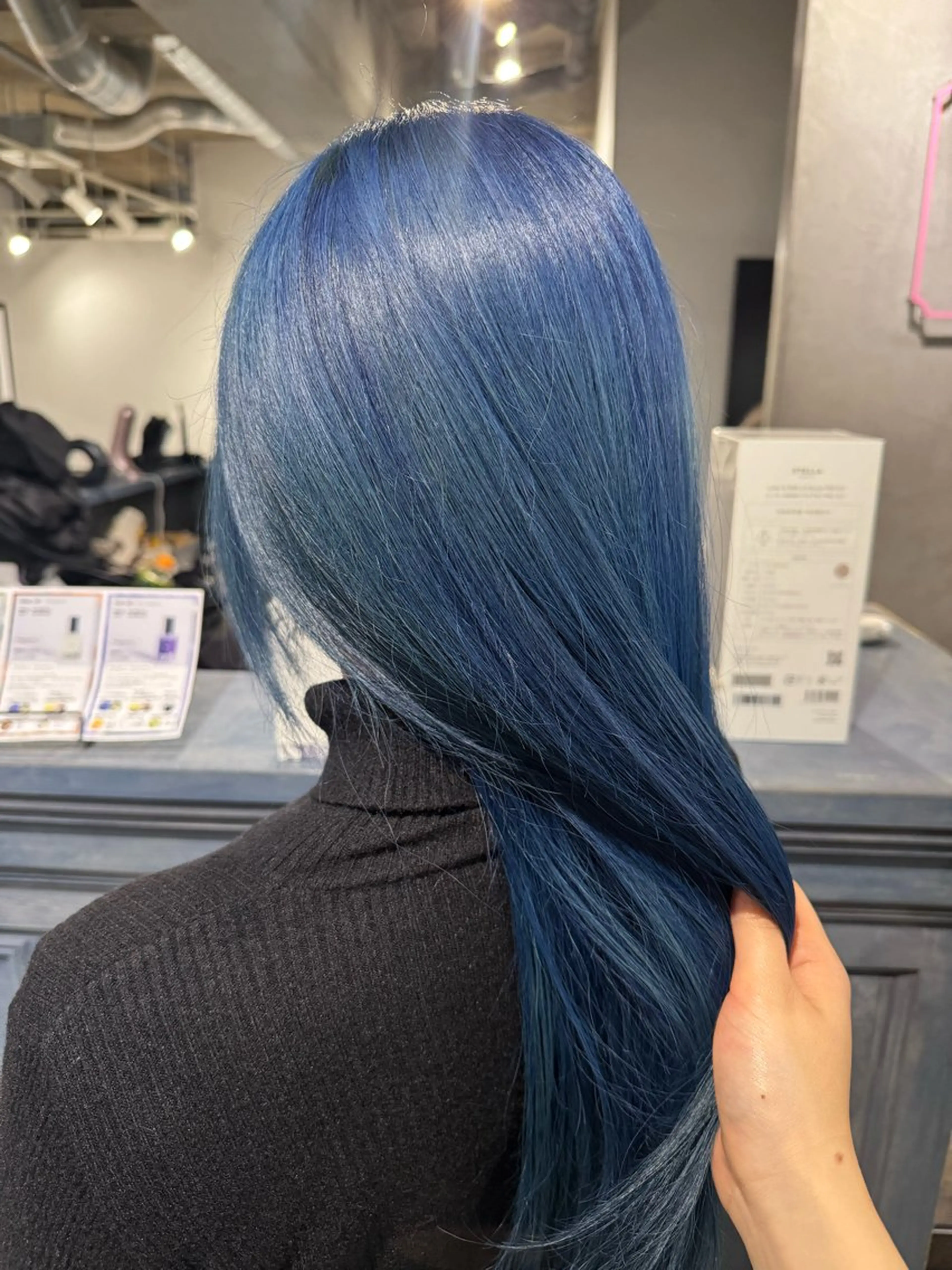 ロング カラー ブリーチ ブルーカラー ダブルカラー ハイトーンカラー トリートメント qin／ 天海／Amamiのヘアスタイル