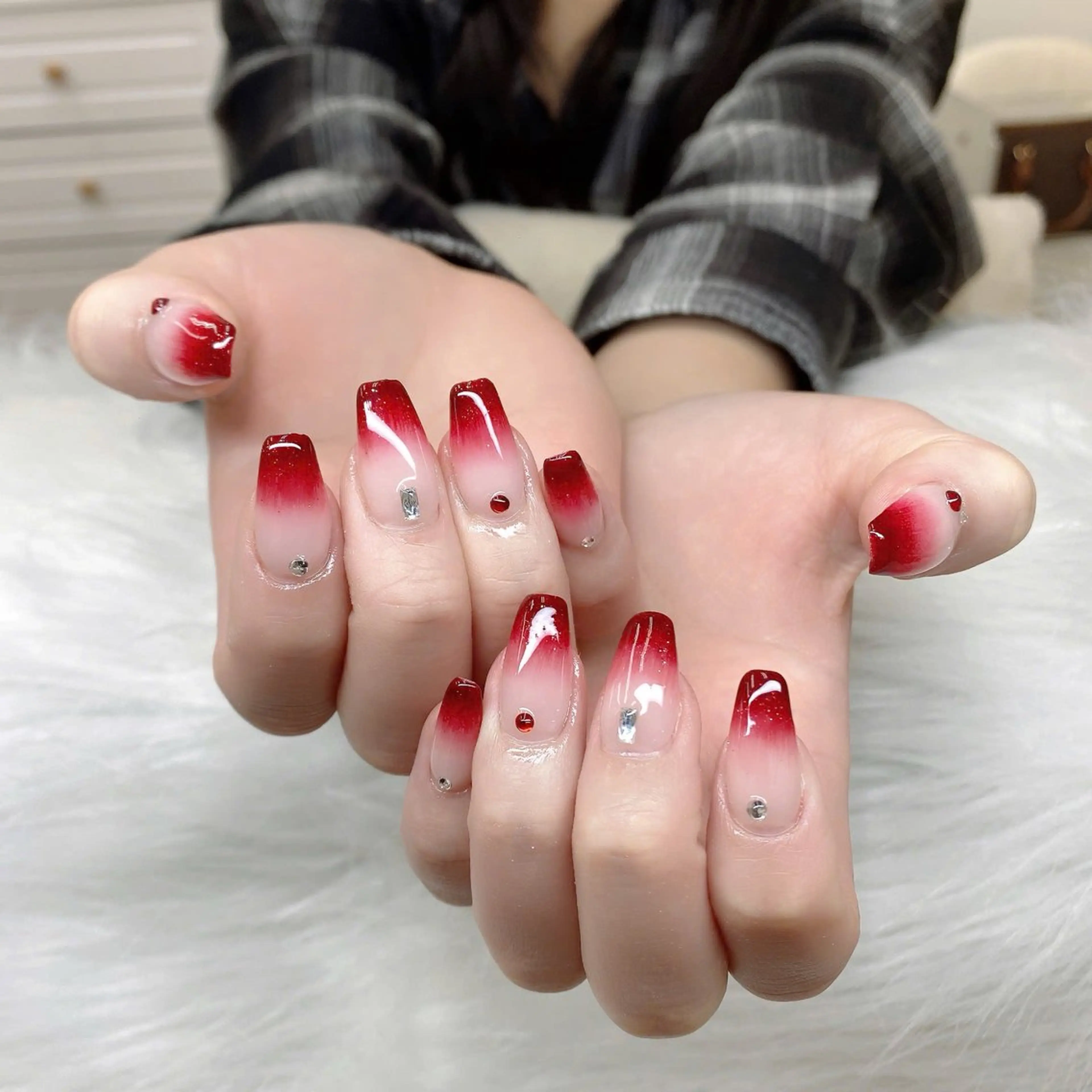 ネイル チークネイル フレンチネイル グラデーション キラキラネイル 韓国ネイル ハンドネイル Minette nailHuongのネイルデザイン