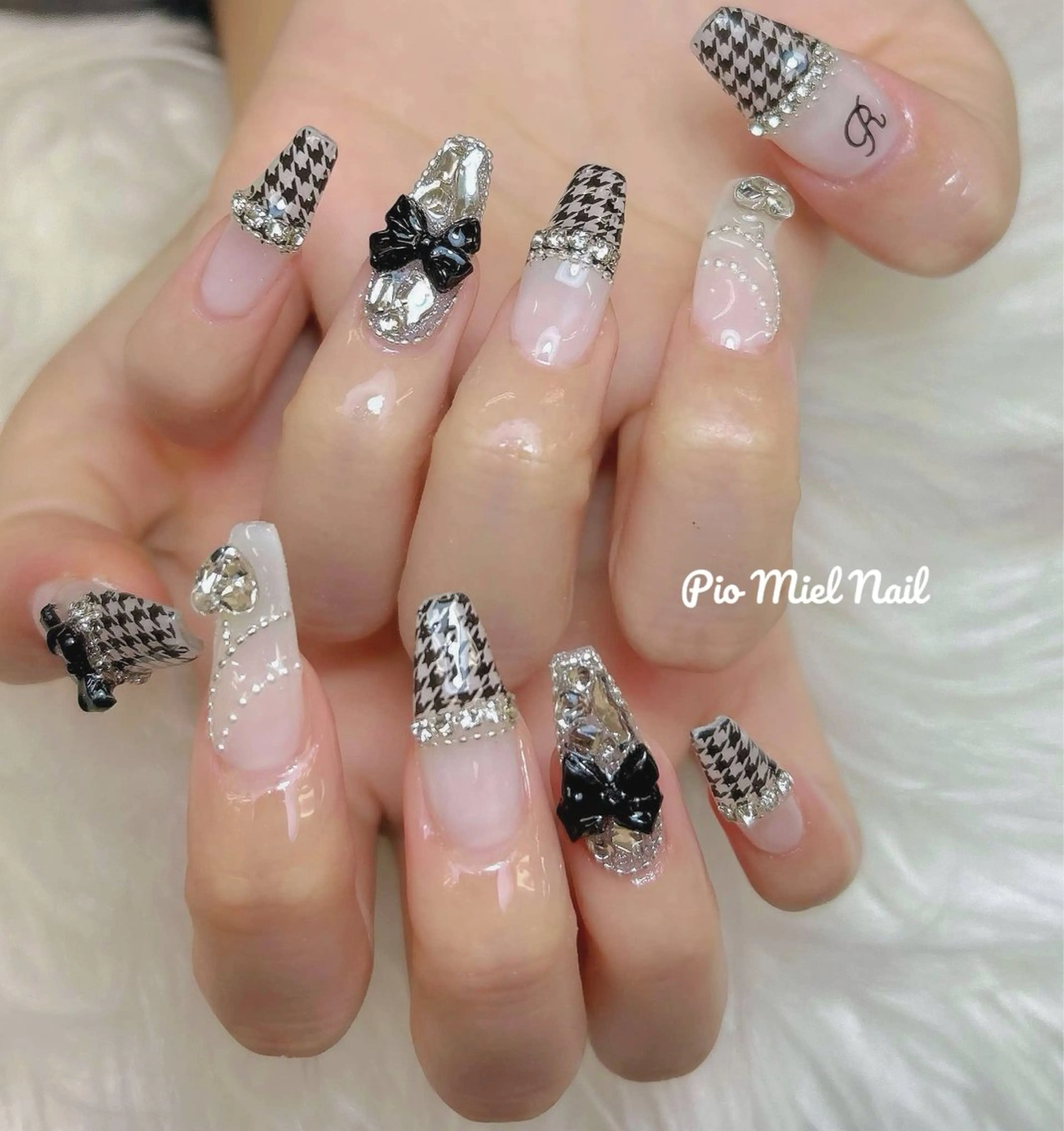 ミディアム Pio Mielのネイルデザイン