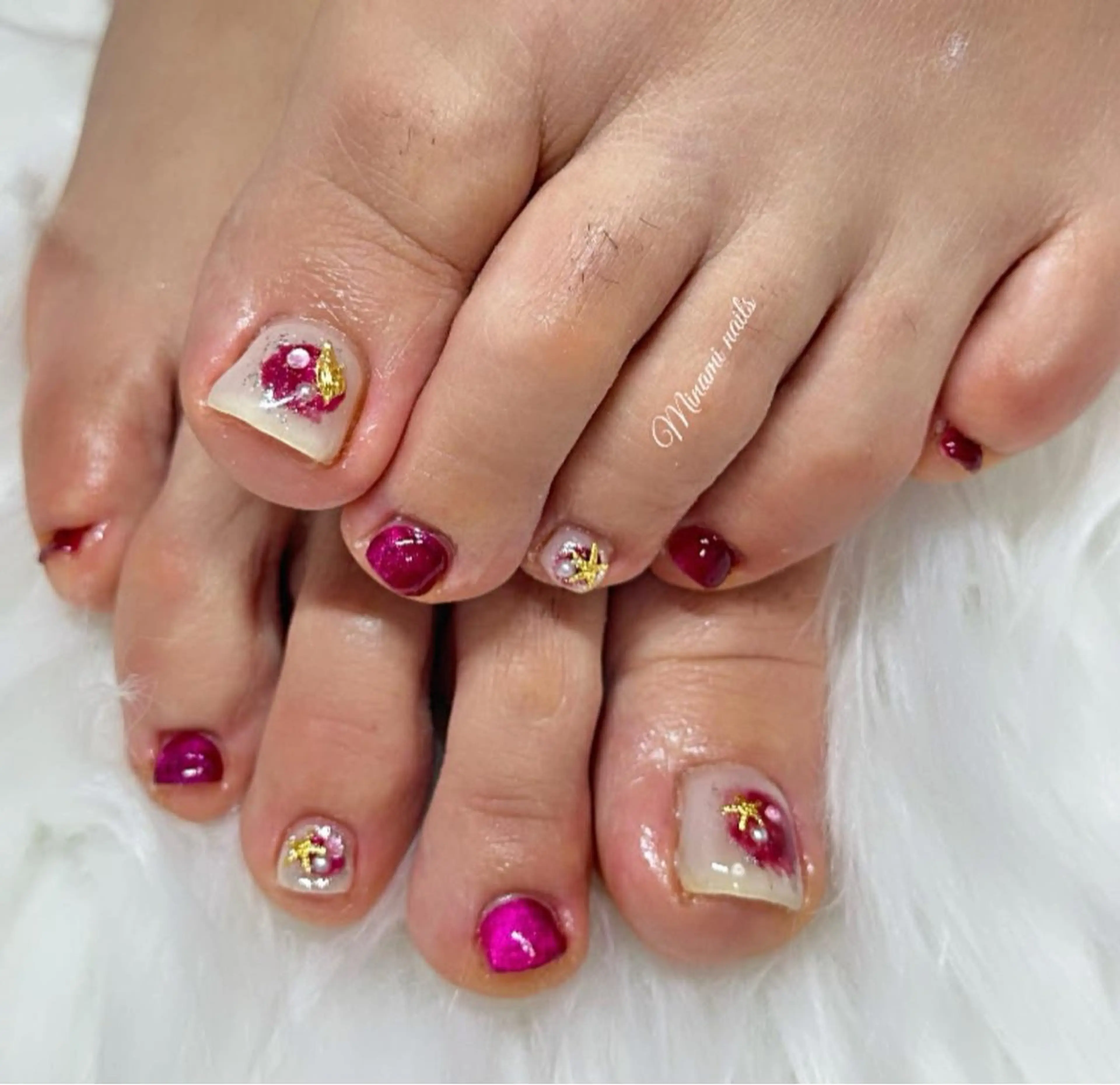 ネイル ボルドー フットネイル ジェルネイル ホワイト Minami Nailsのネイルデザイン
