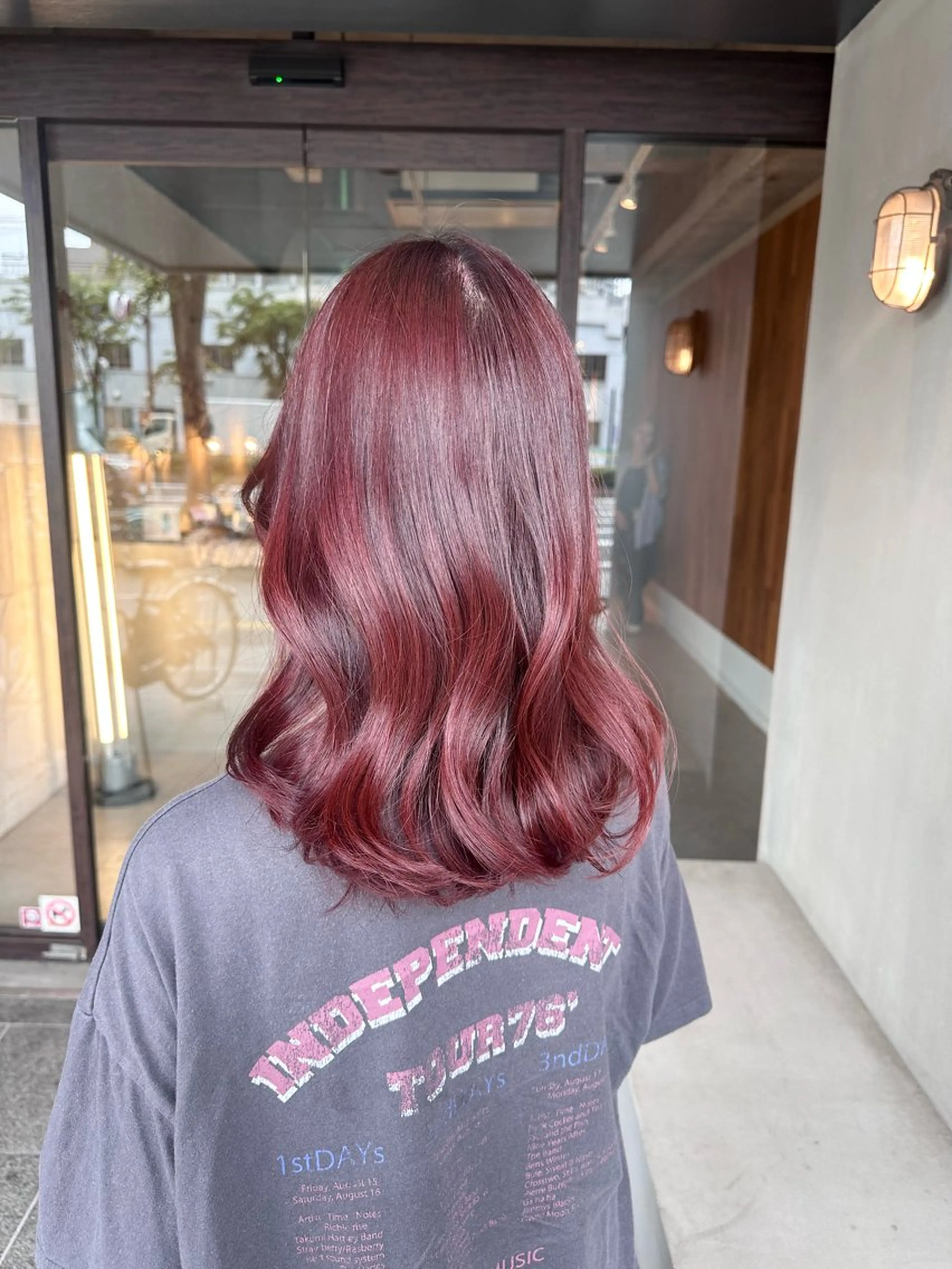 セミロング カラー レッドカラー カット ヘアカラー ピンクカラー/ mana🎀のヘアスタイル