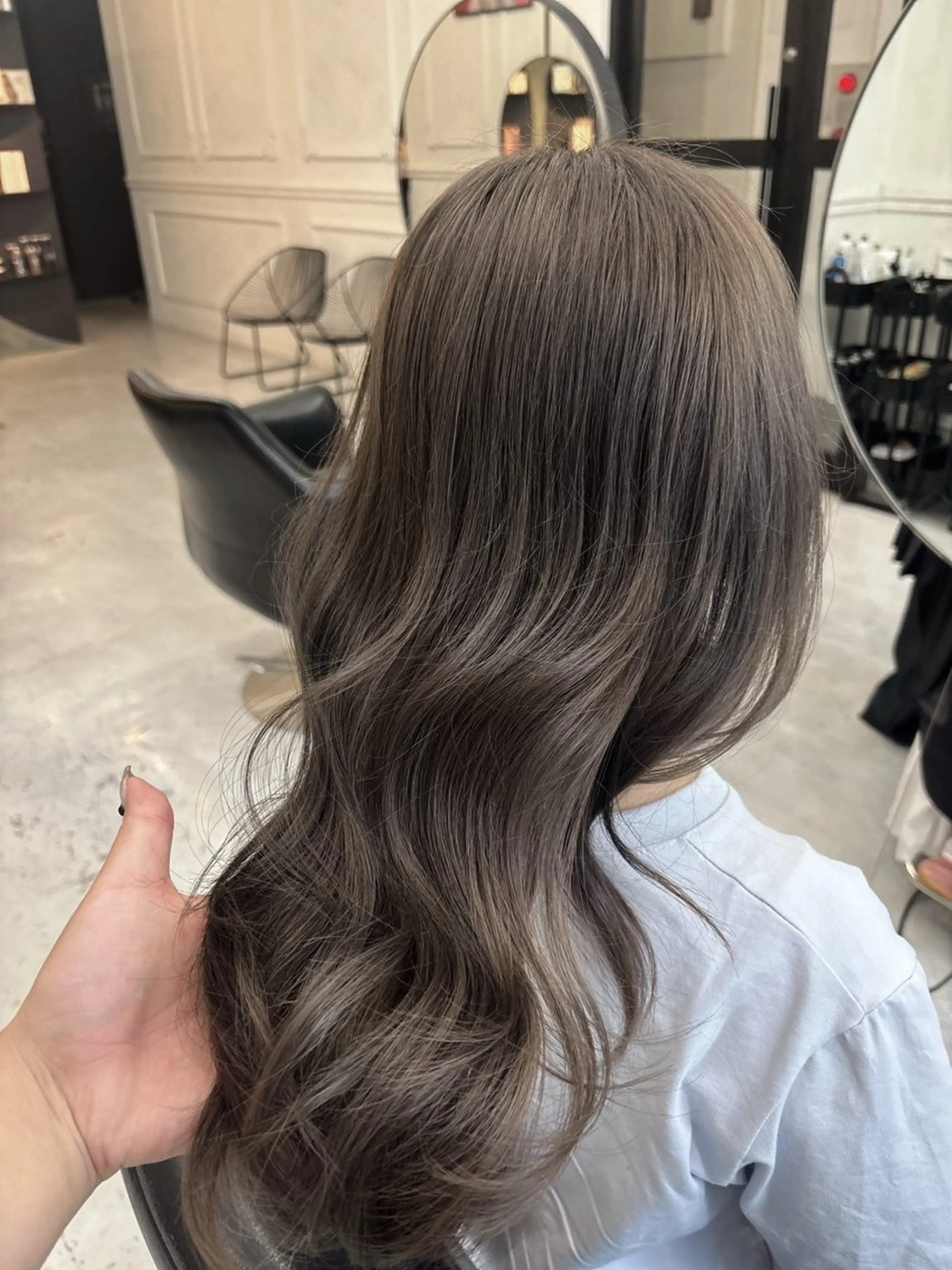 ロング ヘアカラー MaisonHALU さくらのヘアスタイル