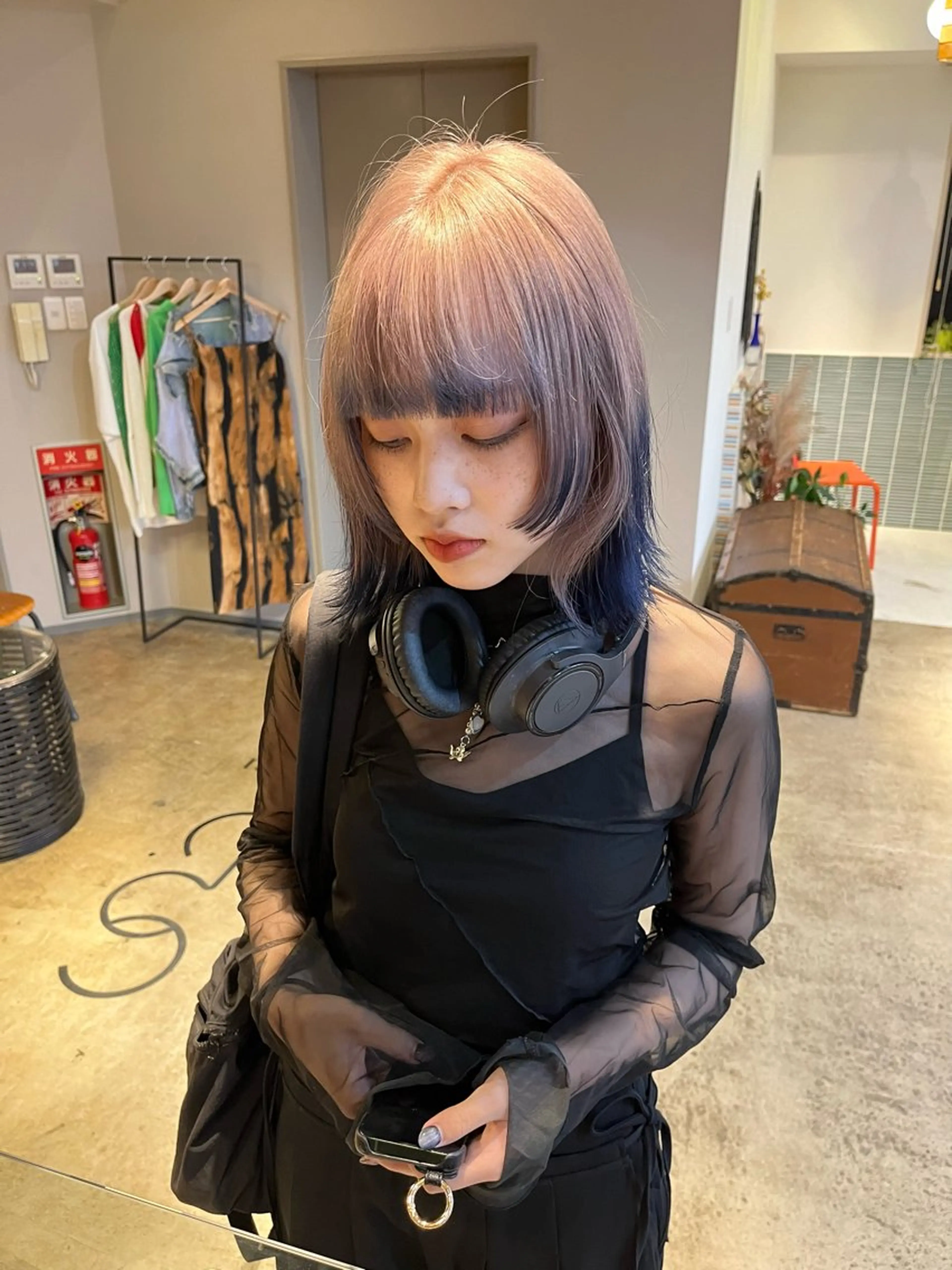 ミディアム カラー ベージュカラー ブリーチ ブルーカラー グラデーションカラー ホワイトベージュ カット ヘアカラー トリートメント 🩷ハイトーン透明感 レイヤー🩷ユリカのヘアスタイル