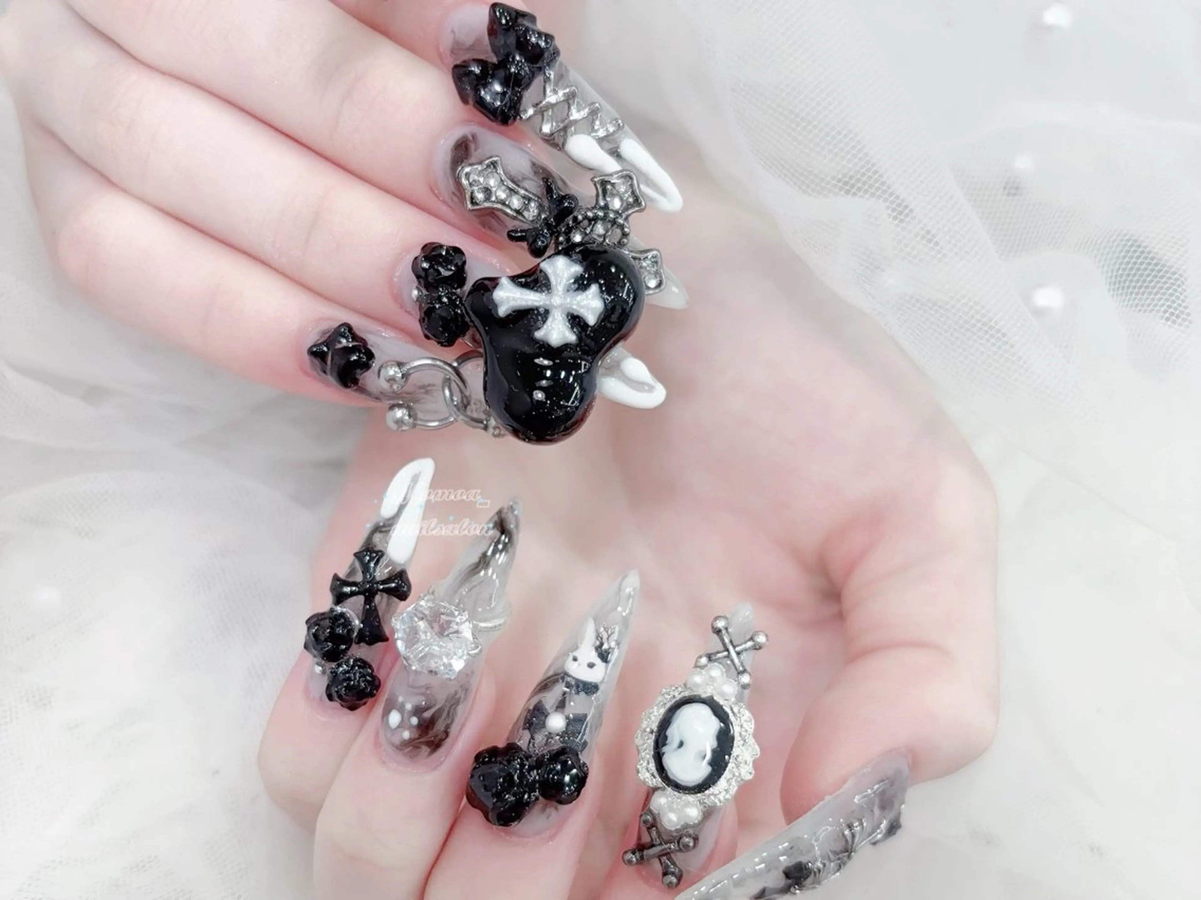 ネイル 成人式 マグネットネイル 大理石ネイル(マーブル) リボン 夏ネイル ハンドネイル MoMoA Nail ネイル長さ出し専門店のネイルデザイン