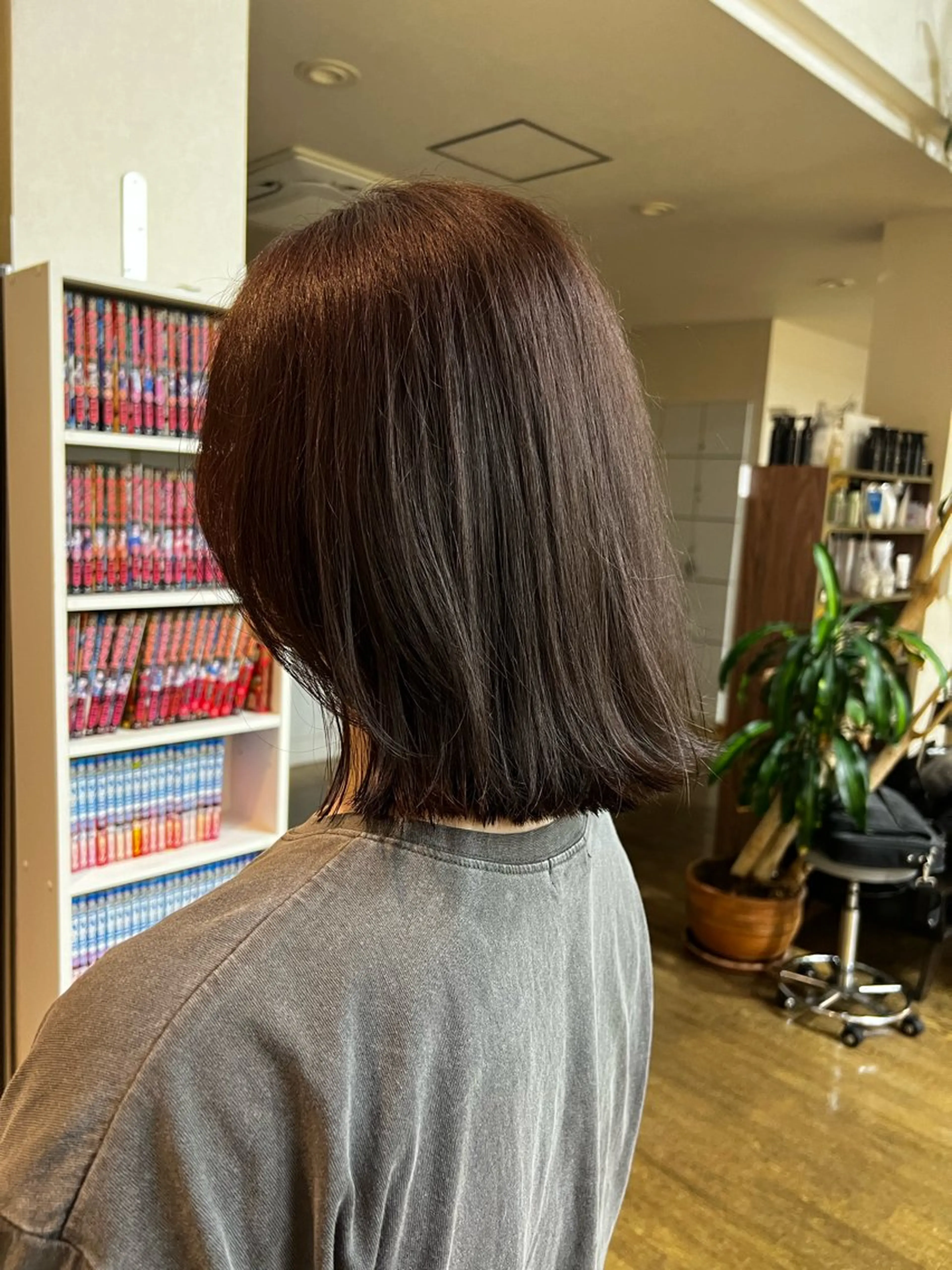 ミディアム くびれヘア かきあげバング レイヤーカット 石脇 陵貴のヘアスタイル