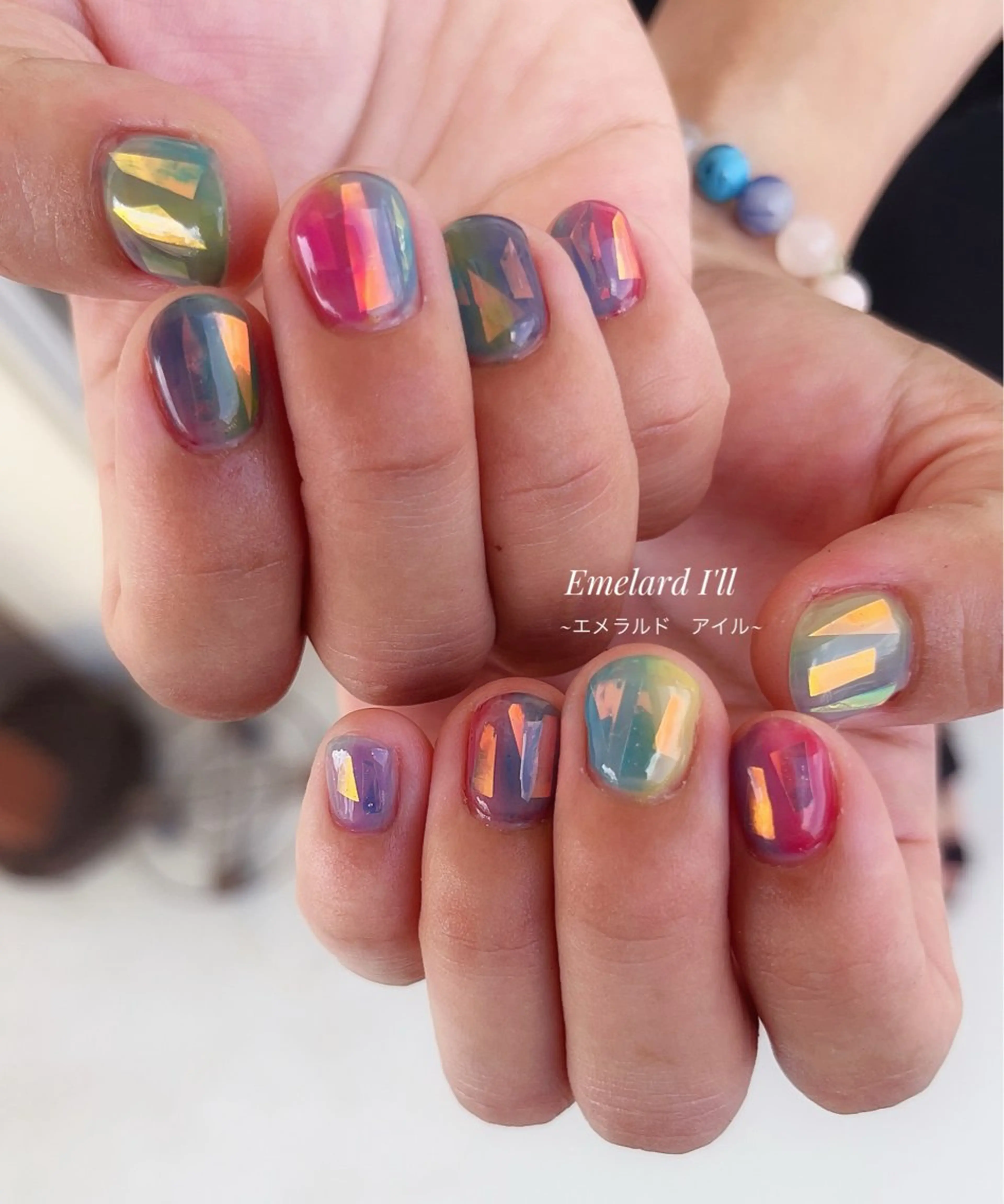 ネイル オーロラネイル キラキラネイル 沖縄市ネイルサロン エメラルドアイルのネイルデザイン