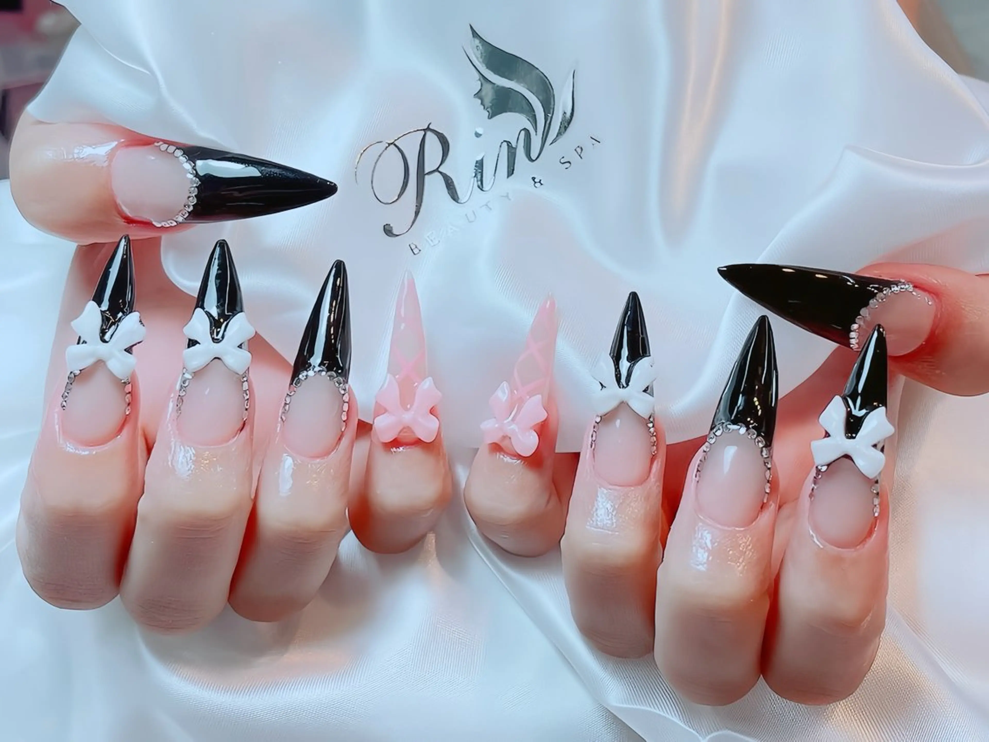 ネイル チークネイル フレンチネイル ガラスフレンチ グラデーション キラキラネイル ハンドネイル Rin Nail 新大久保店のネイルデザイン