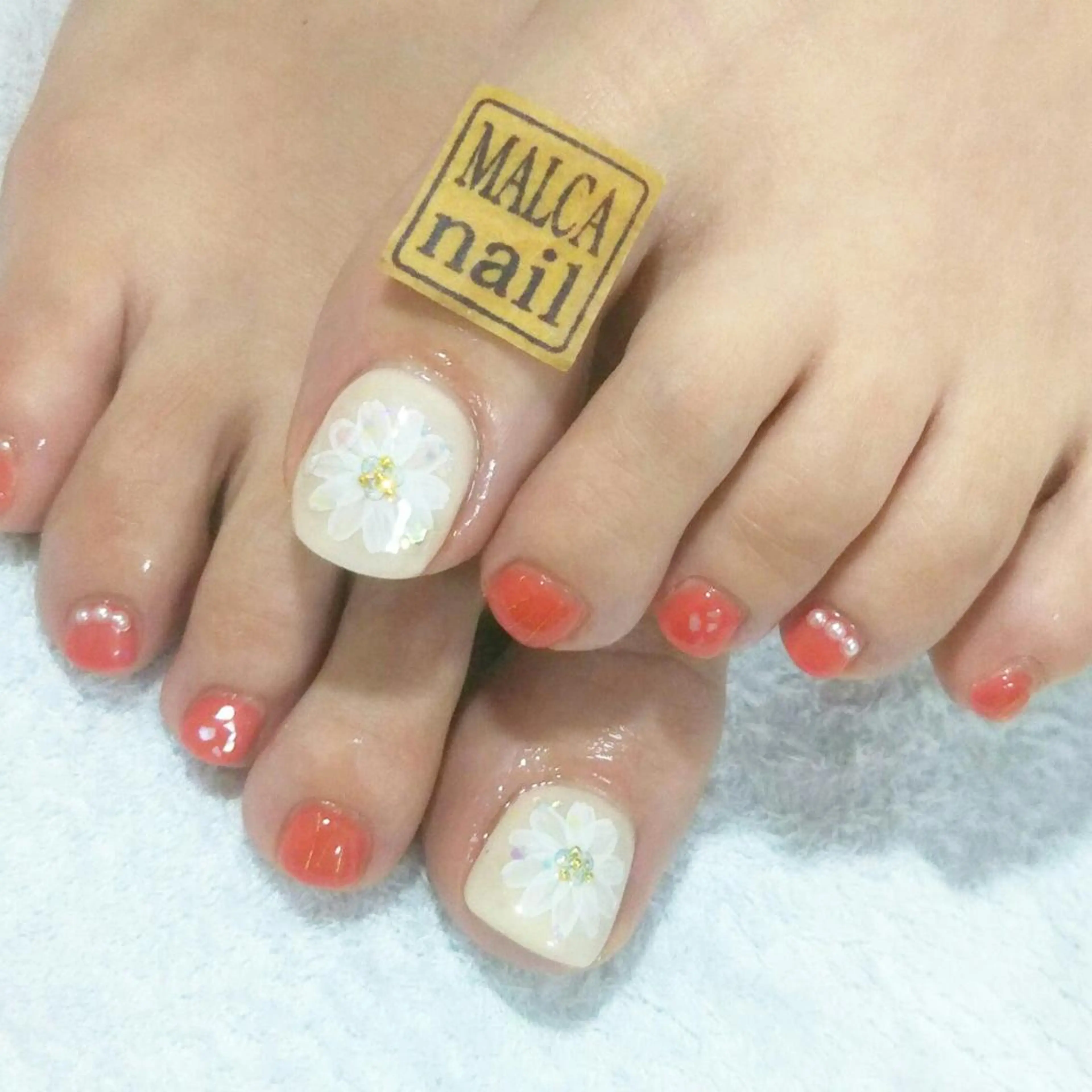 セミロング パーマ ネイル キッズ マツエク・マツパ カラー 荒木 莉奈のネイルデザイン