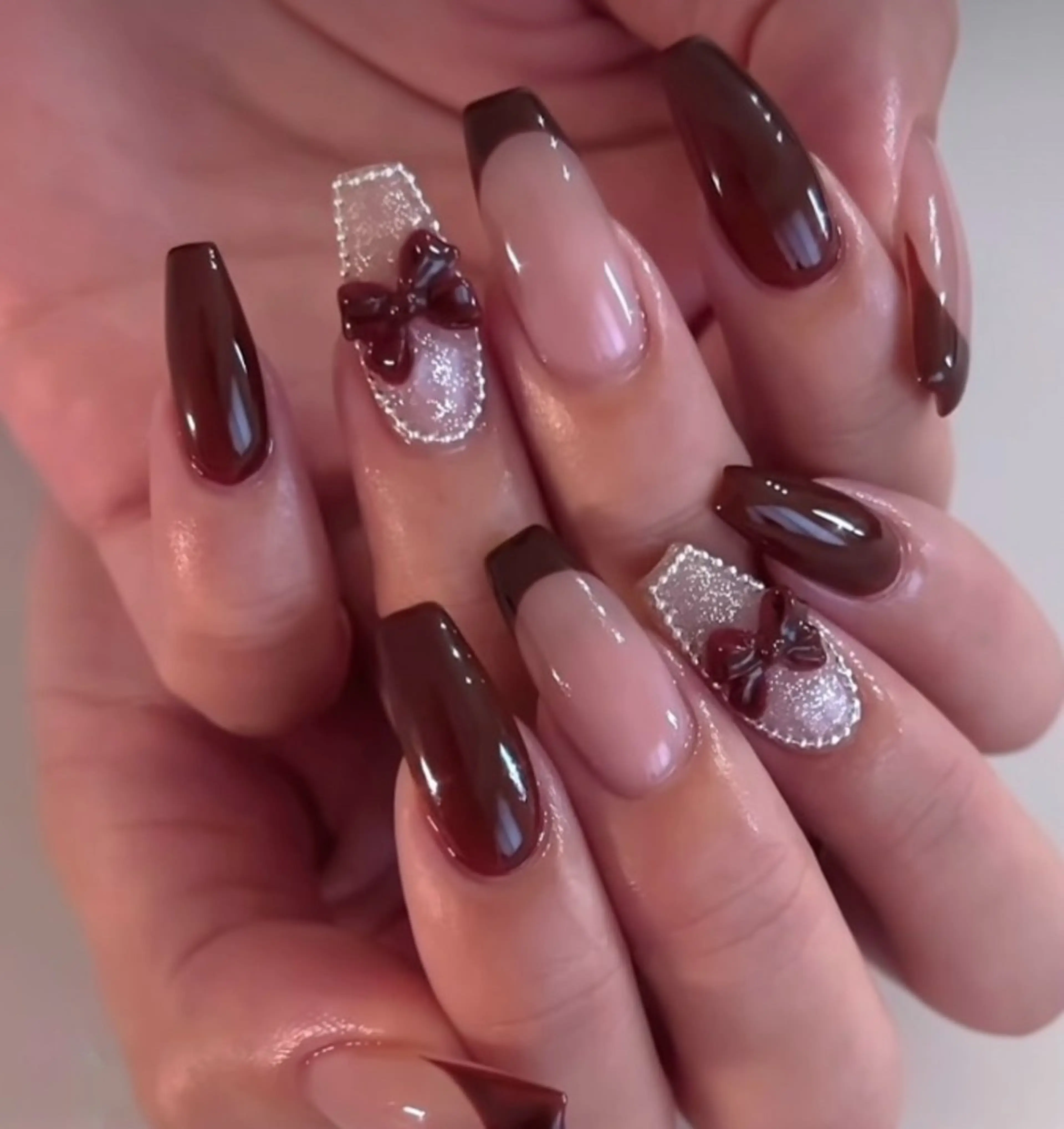 ネイル フレンチネイル ジェルネイル ガラスフレンチ キラキラネイル ロングネイル ハンドネイル Queeens nailのネイルデザイン