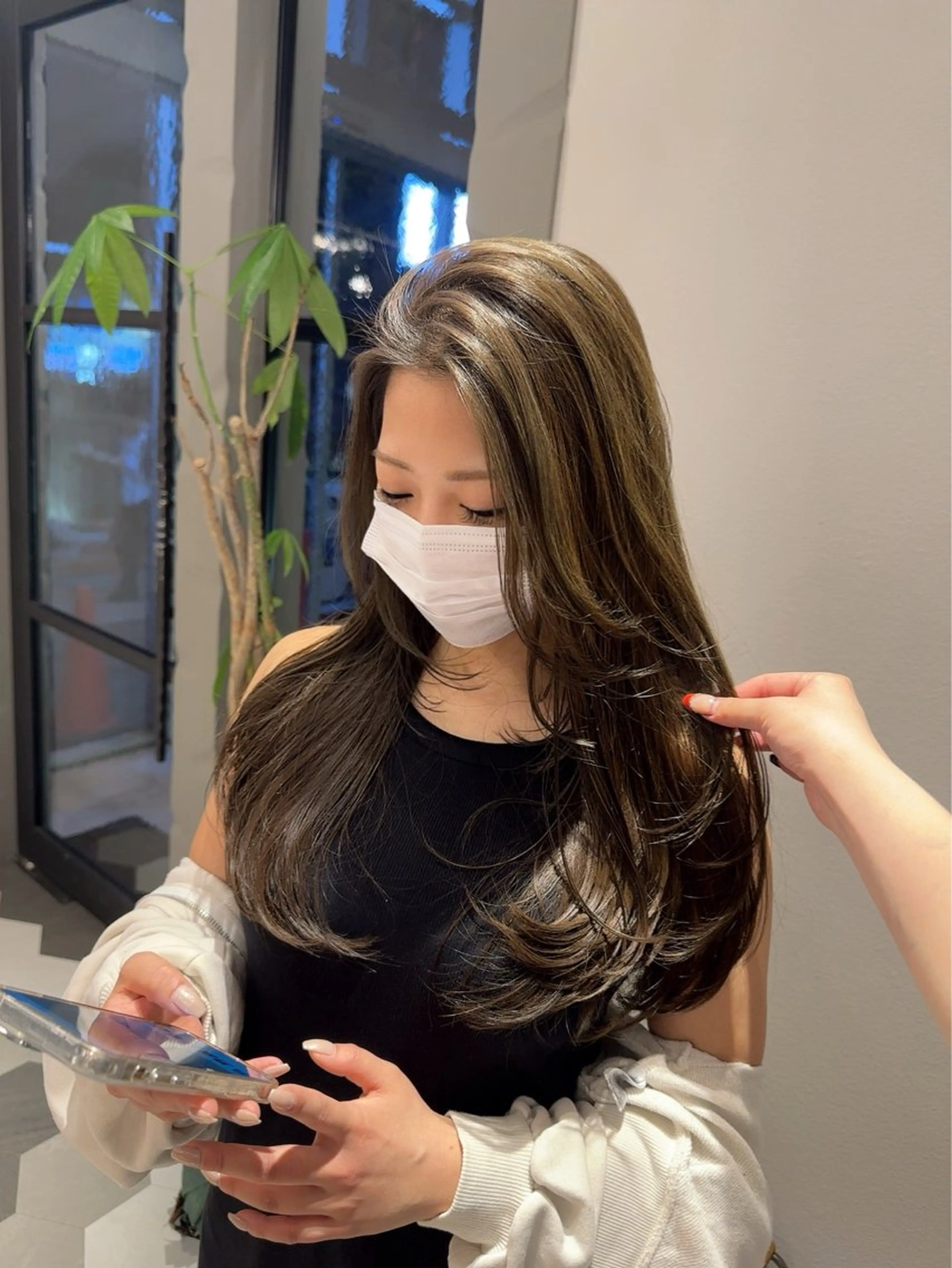 ロング 透け感オリーブ/レイ ヤーカット/KaHoのヘアスタイル