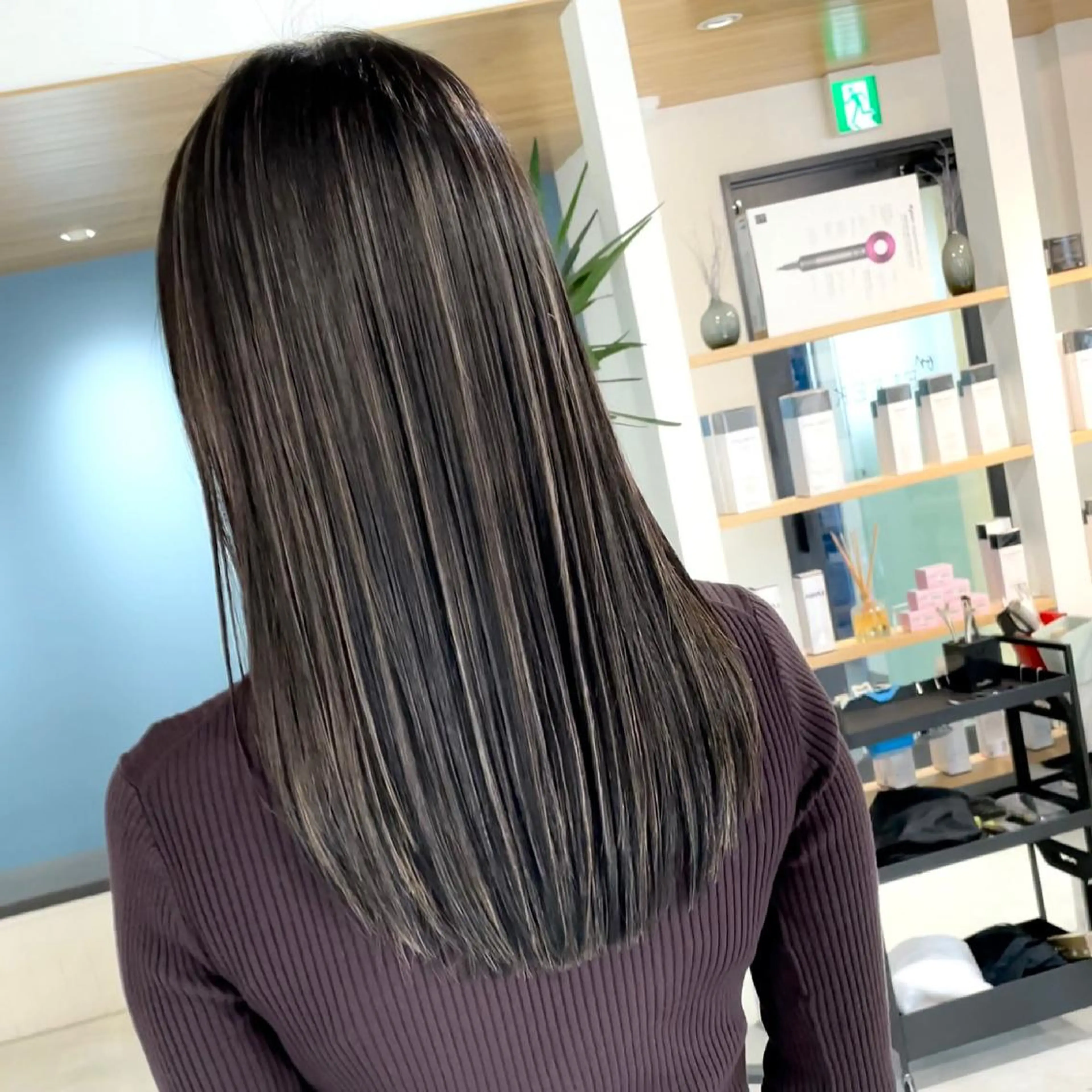 ロング ハイライト ヘアカラー トリートメント 神戸でブリーチなら puty/レイヤーのヘアスタイル