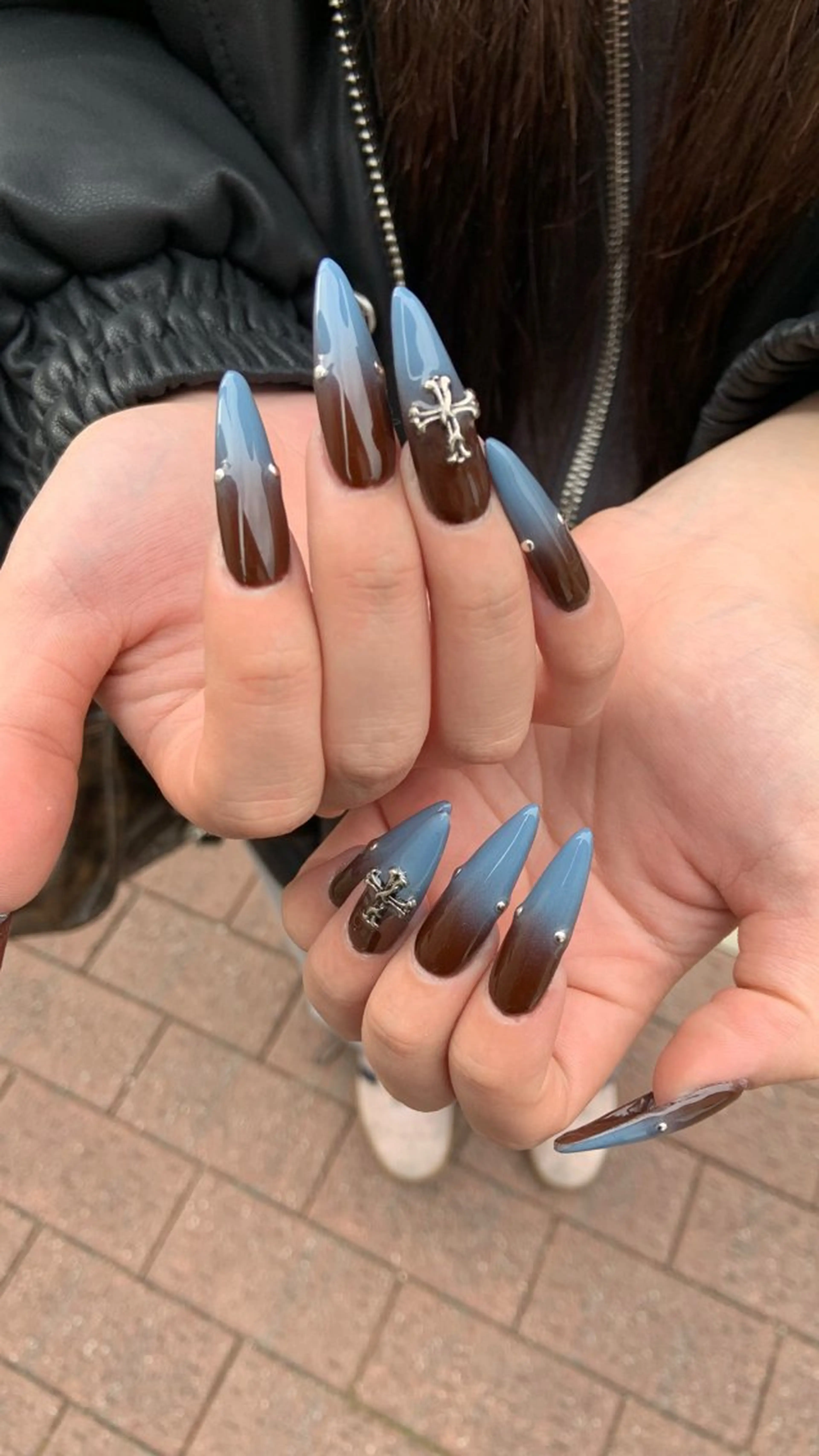 ネイル ハンドネイル ＼近畿大学／近く🦢 Swanのネイルデザイン