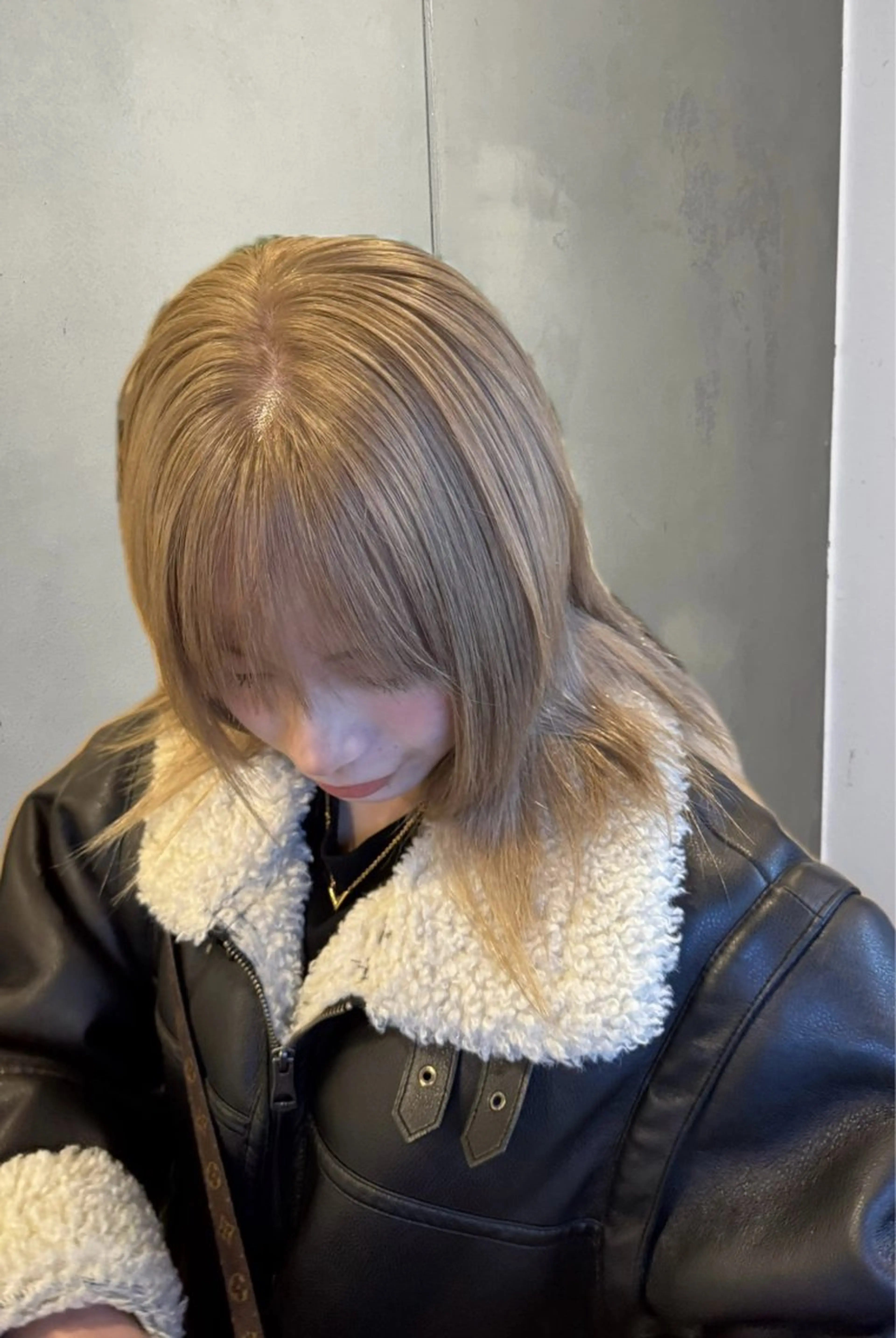 ミディアム カラー ベージュカラー ミルクティーベージュ スキバサミを使わない カット✂︎カズマのヘアスタイル