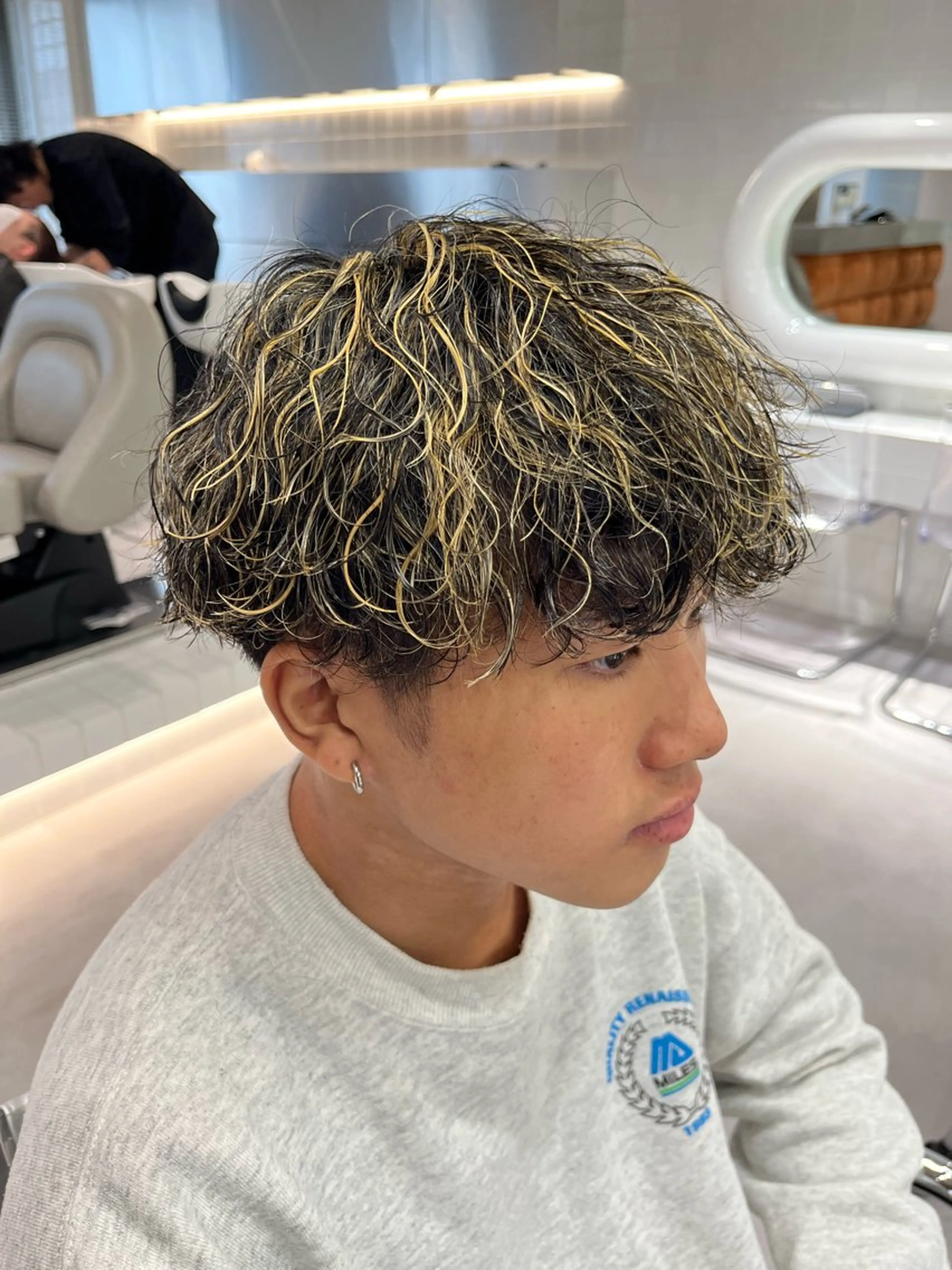 ショート カラー パーマ メンズ ⚡メンズパーマフ ェードカットTomyのヘアスタイル