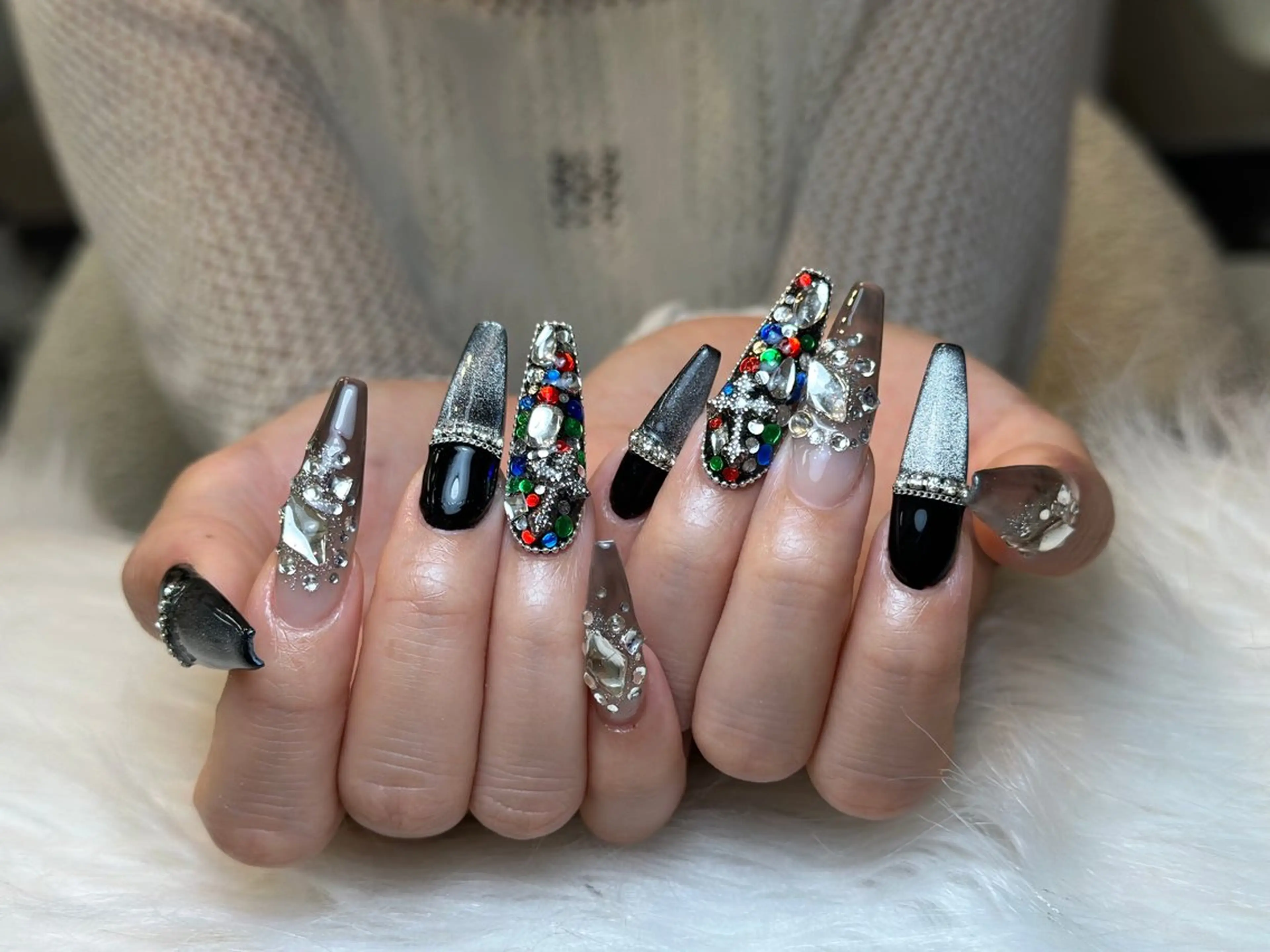 ネイル グラデーション キラキラネイル ワンカラーネイル 冬ネイル Jenn Nail Salonのネイルデザイン