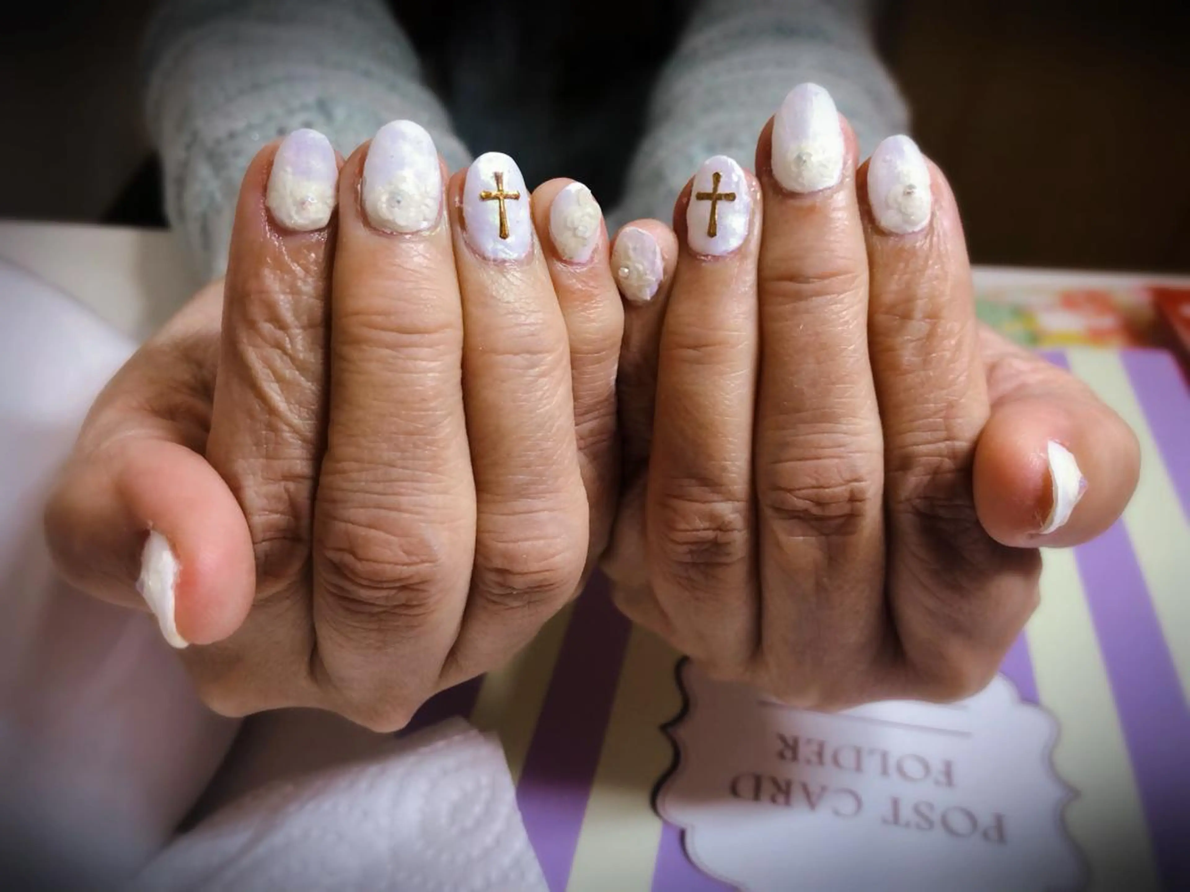 ショート ネイル オーロラネイル ホワイト ハンドネイル 茨木love♡nail所属・love ♡nailのネイルデザイン