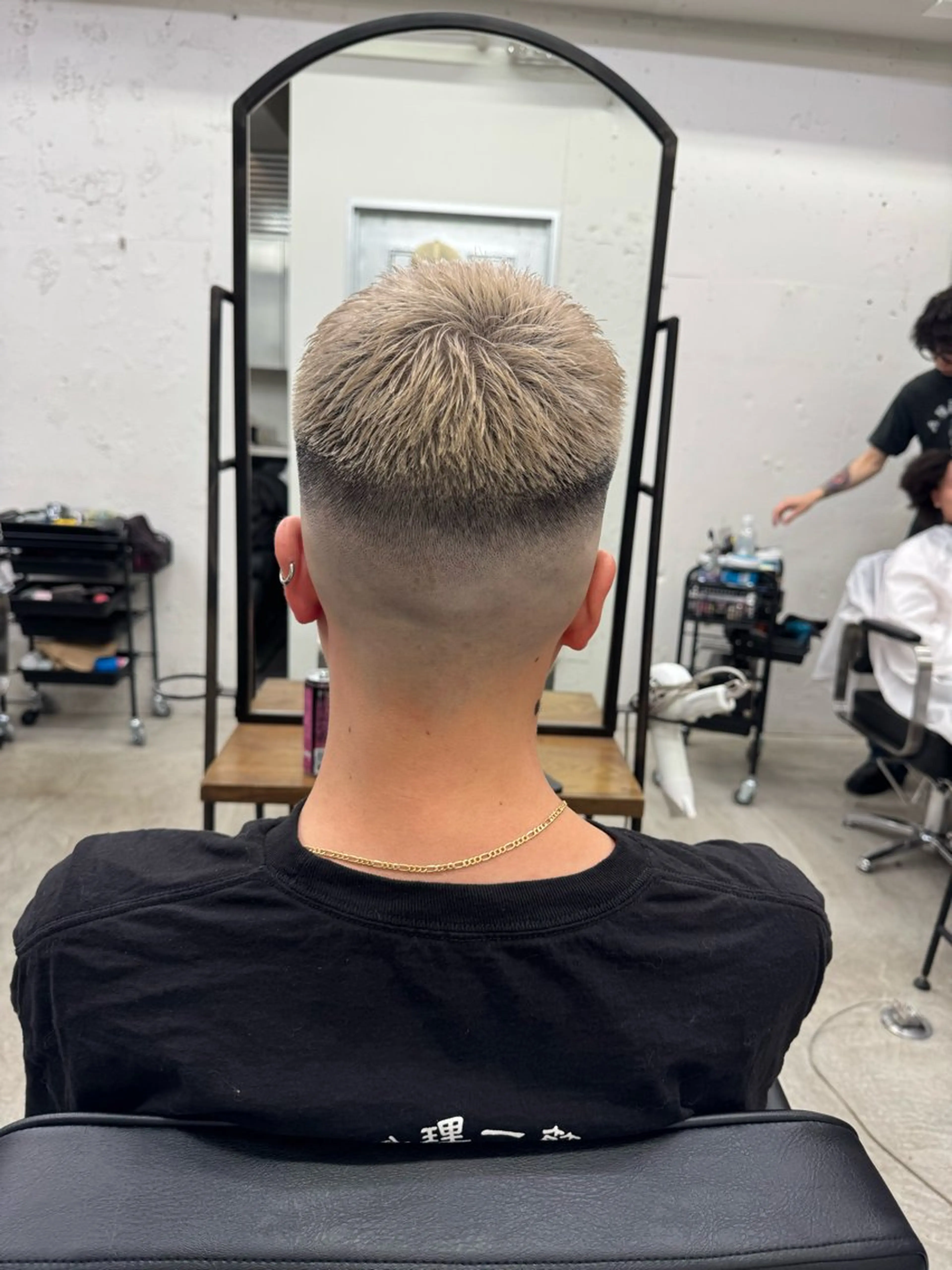 ショート メンズ メンズブリーチ フェードカット メンズハイライト メンズショート スキンフェード カット トリートメント 💈メンズ特化💈 TASUKUのヘアスタイル